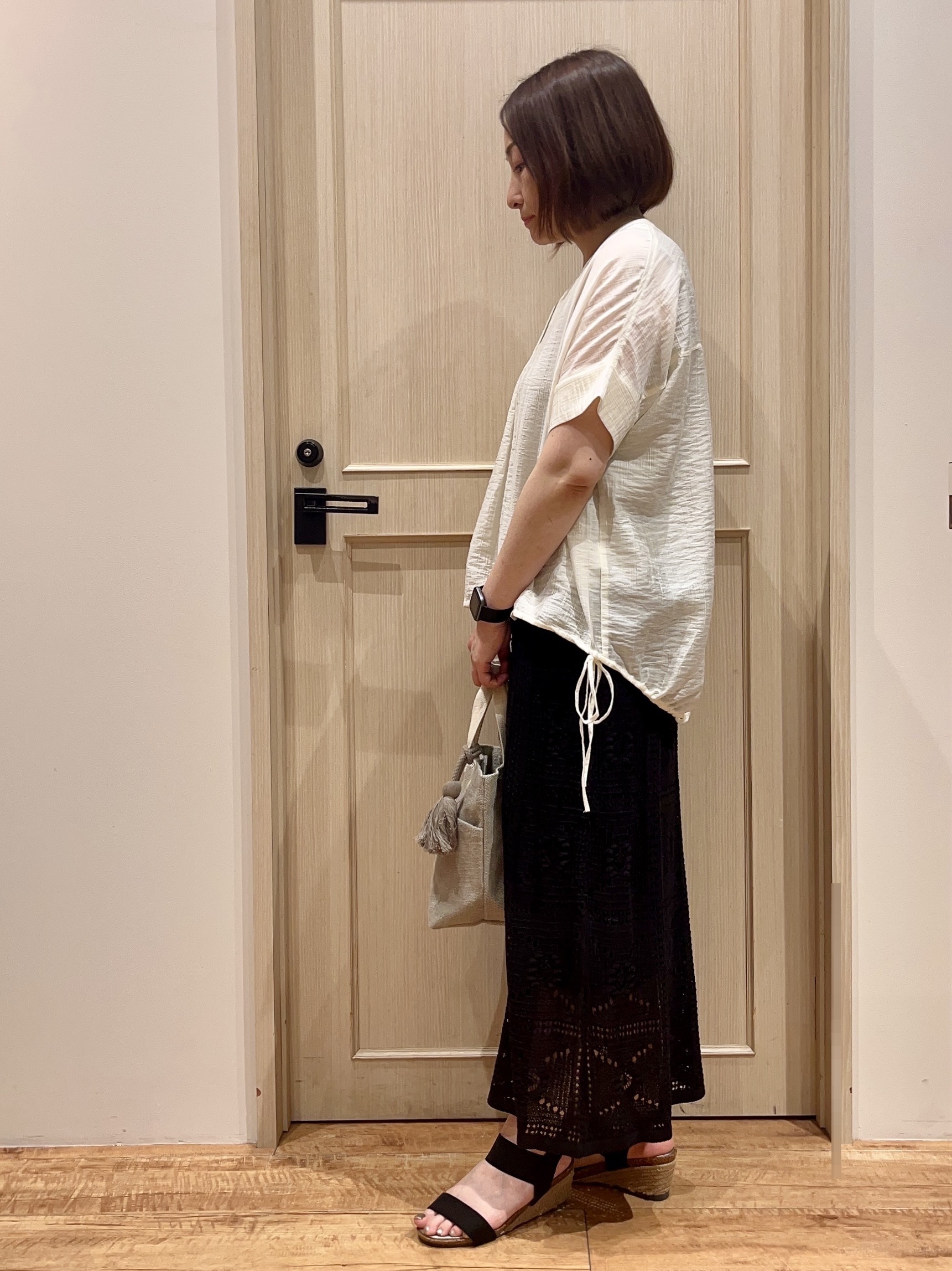 fukuiさんの「SHOO･LA･RUE｜【高レビュー/体型カバー】インせず着られる スキッパー裾リボンブラウス」を使ったコーディネート