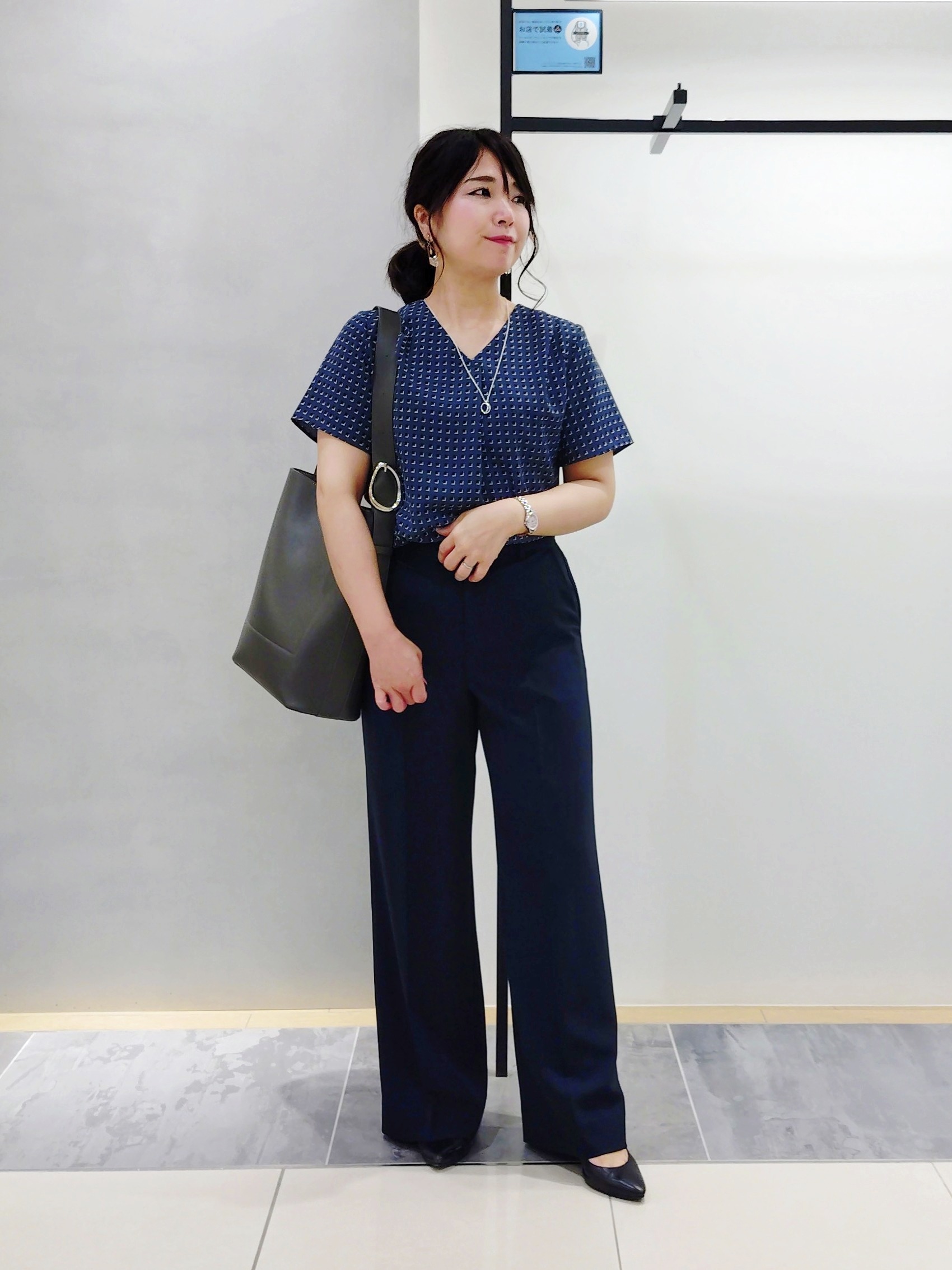 TOMOMIさんの「INDIVI｜【定番スーツ／UVケア／洗える】ウール調ノーカラージャケット」を使ったコーディネート