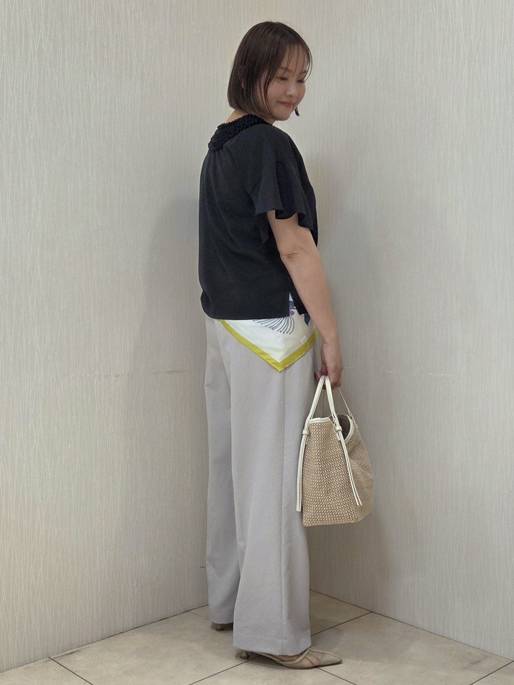 naokoさんの「UNTITLED｜【接触冷感/通気性/洗える】Vネックフリルブラウス」を使ったコーディネート