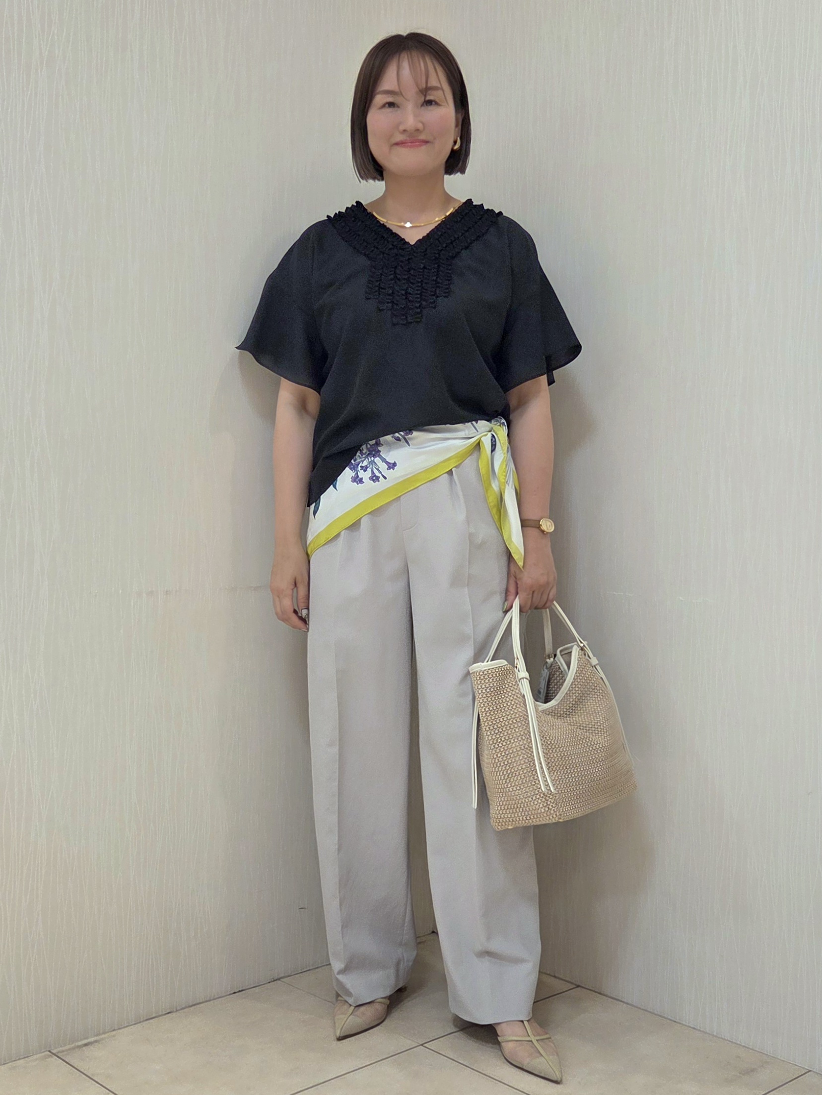 naokoさんの「UNTITLED｜【接触冷感/通気性/洗える】Vネックフリルブラウス」を使ったコーディネート