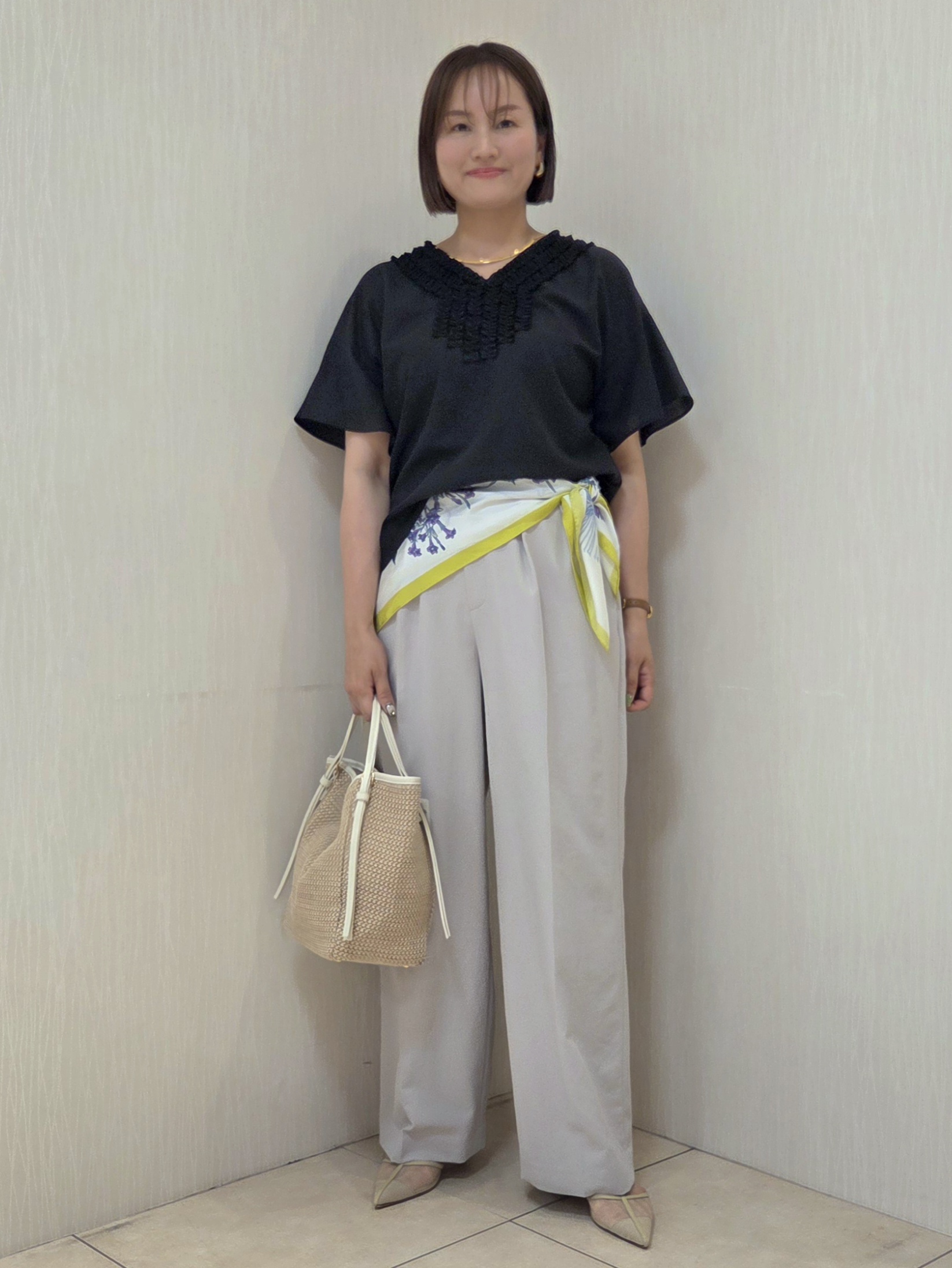 naokoさんの「UNTITLED｜【接触冷感/通気性/洗える】Vネックフリルブラウス」を使ったコーディネート