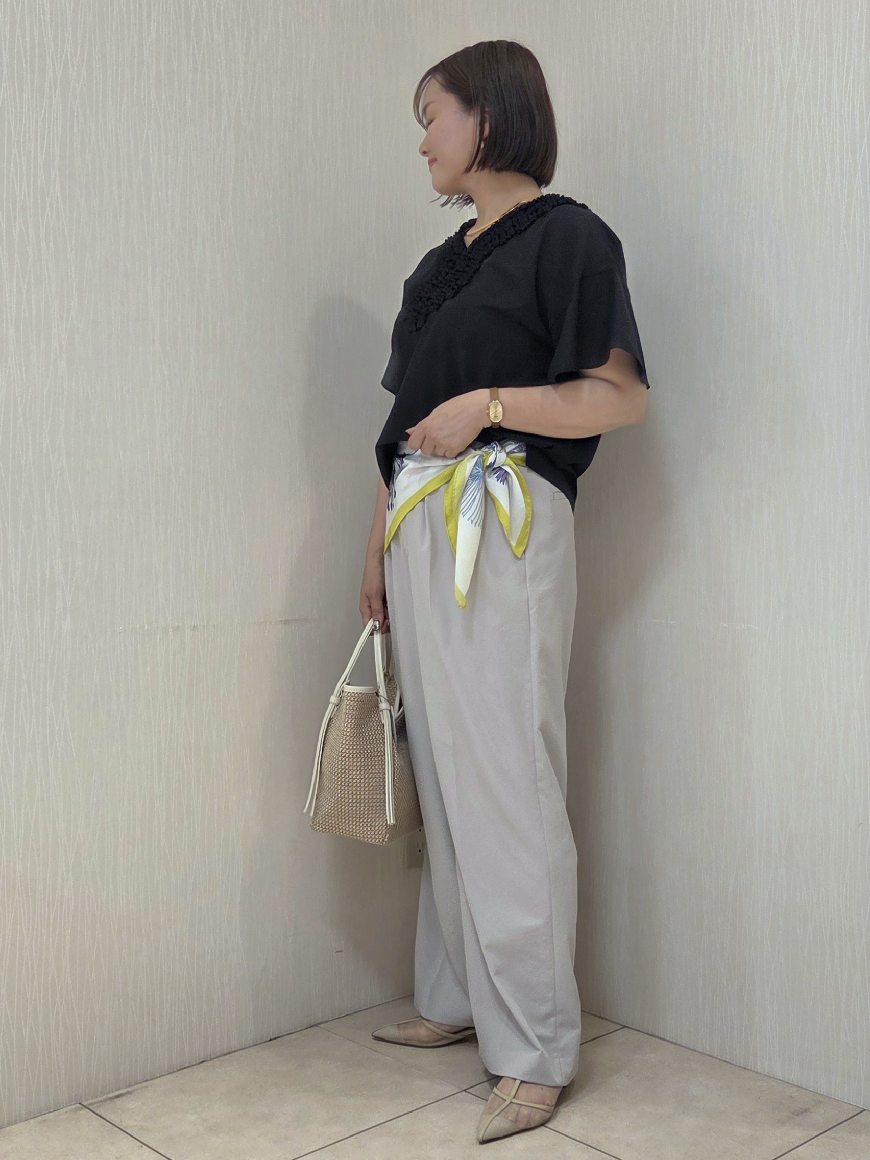 naokoさんの「UNTITLED｜【接触冷感/通気性/洗える】Vネックフリルブラウス」を使ったコーディネート