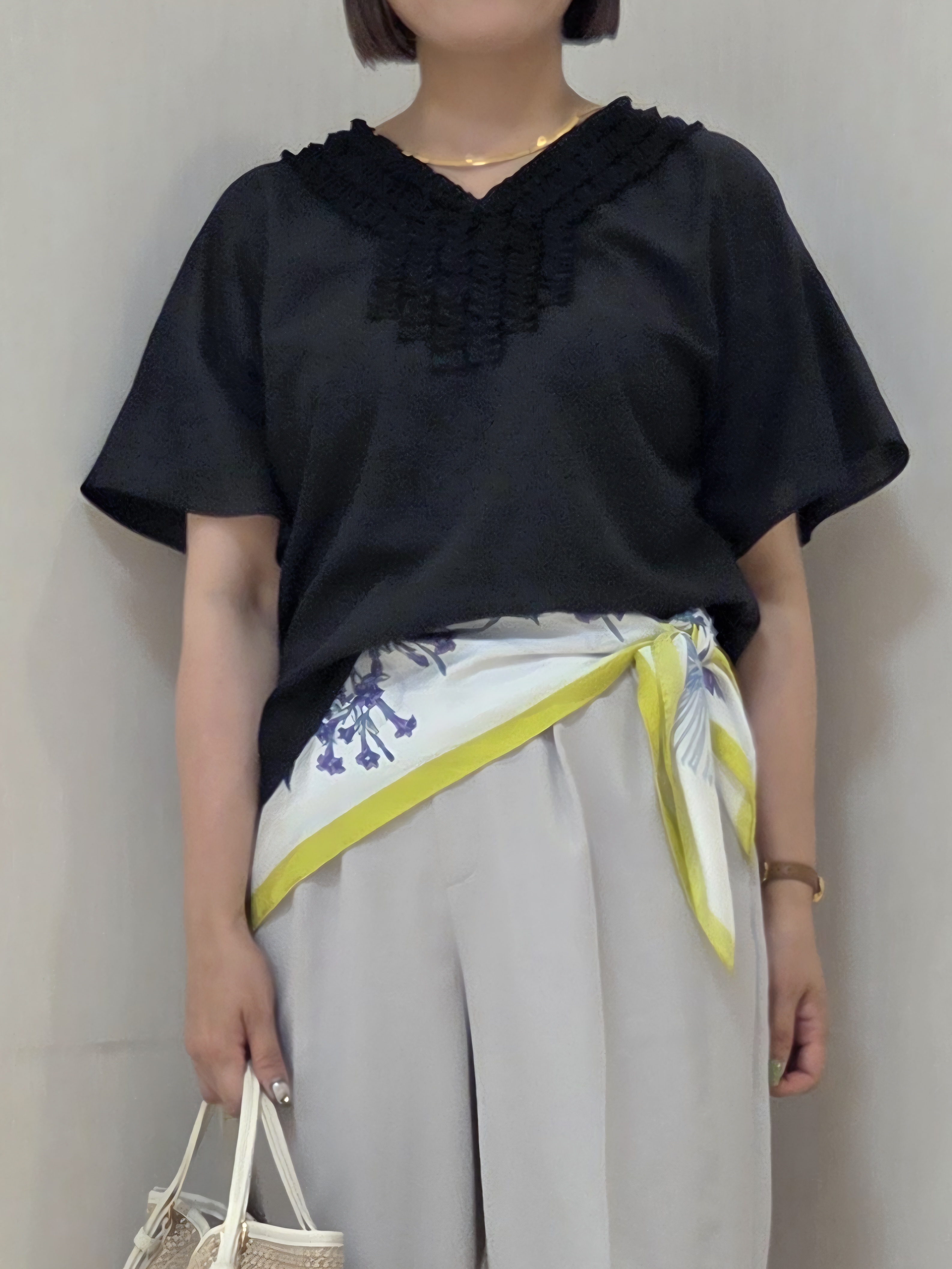 naokoさんの「UNTITLED｜【接触冷感/通気性/洗える】Vネックフリルブラウス」を使ったコーディネート