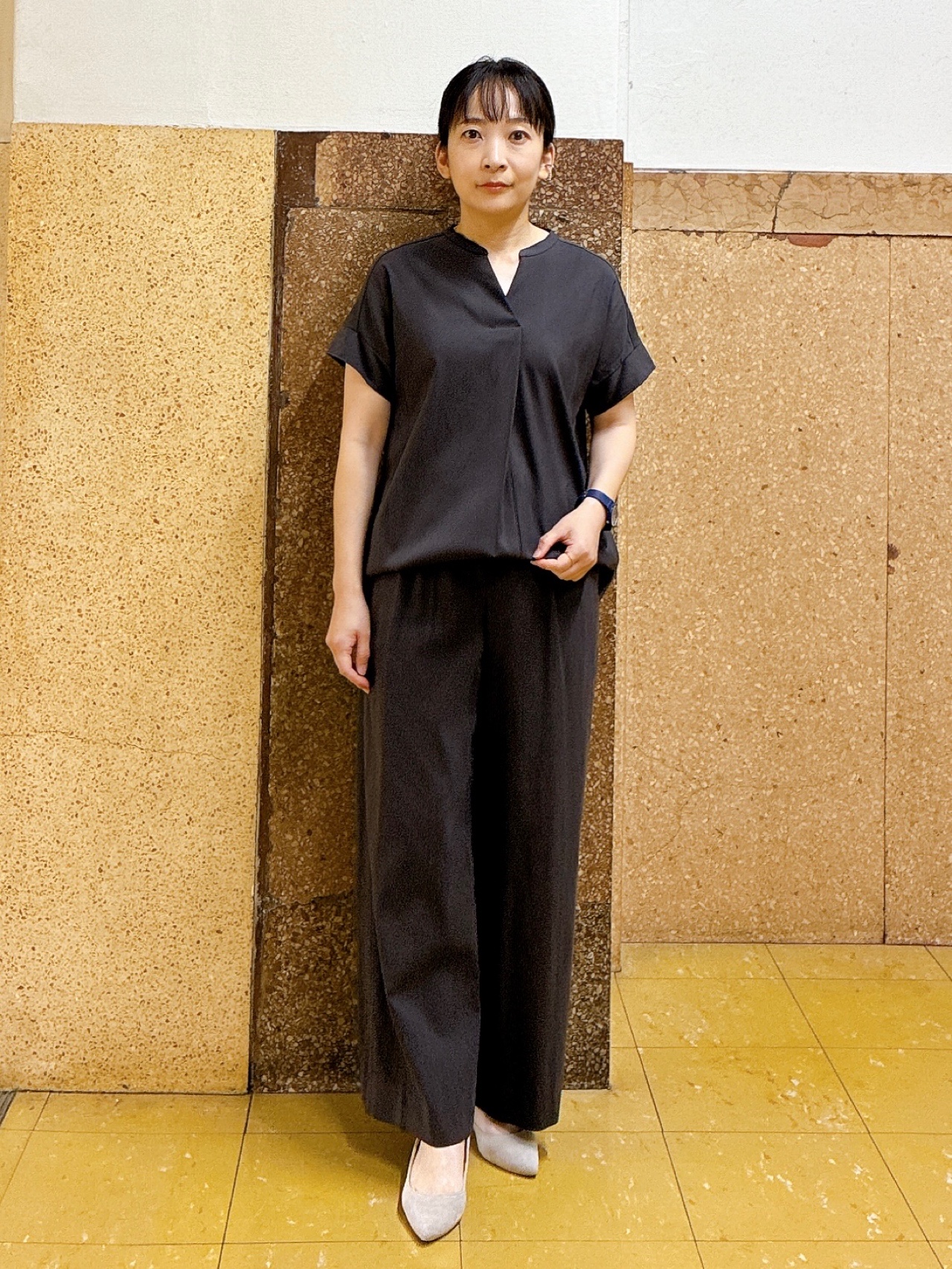 hattoriさんの「INDIVI｜【褒められパンツ／洗える／ウエストゴム】ワイドタックパンツ」を使ったコーディネート