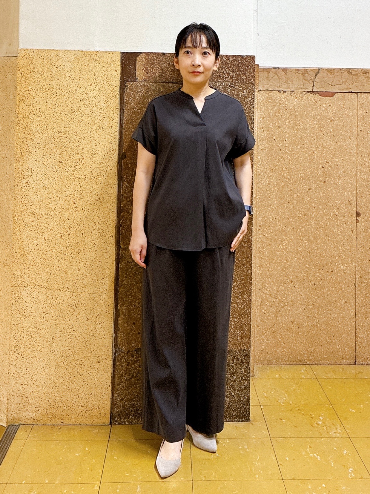 hattoriさんの「INDIVI｜【褒められパンツ／洗える／ウエストゴム】ワイドタックパンツ」を使ったコーディネート