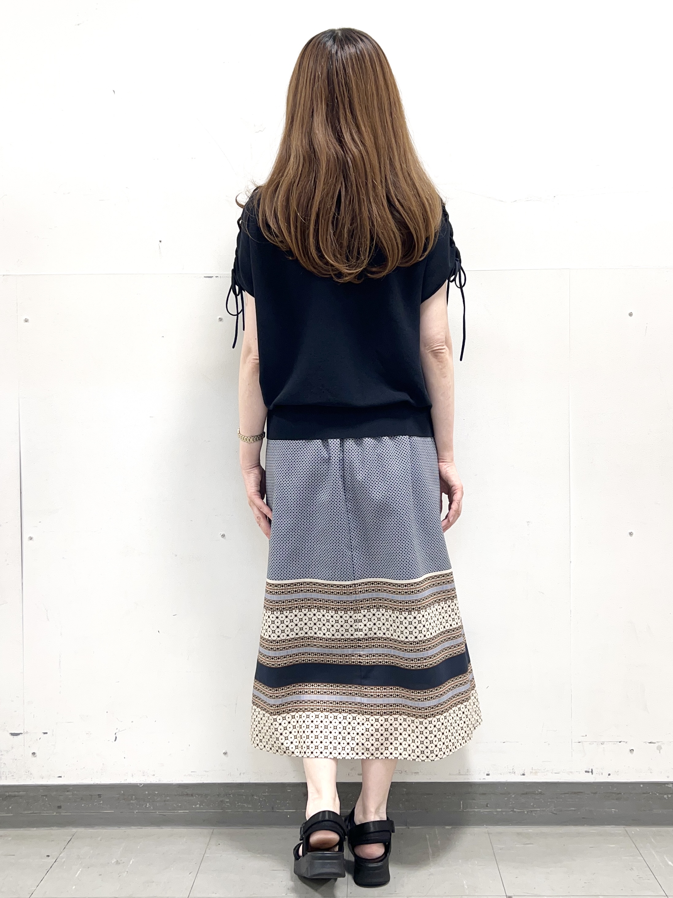 yuさんの「Reflect｜レースアップスリーブデザインニット」を使ったコーディネート