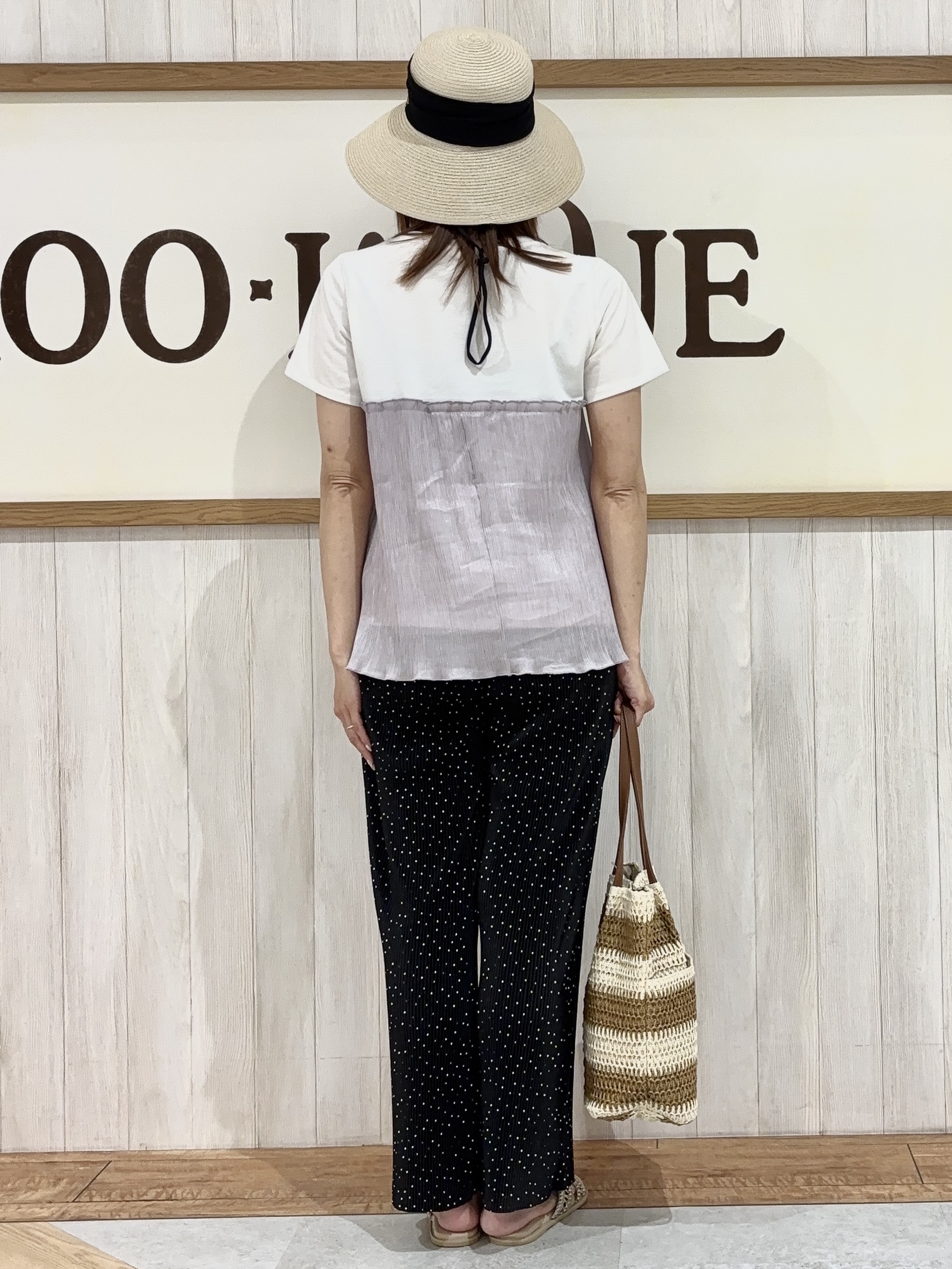 みきぽんさんの「SHOO･LA･RUE｜【ひんやり/S-LL】1枚でインせず決まる きらきらビスチェ風Tシャツ」を使ったコーディネート