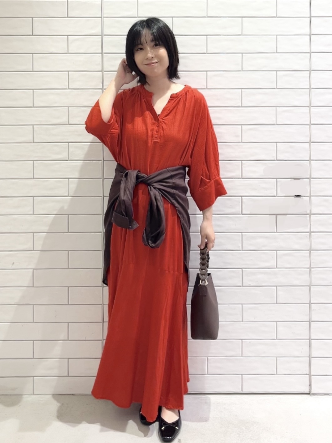 しおりさんの「OPAQUE.CLIP｜キーネックロングワンピース【洗える】」を使ったコーディネート