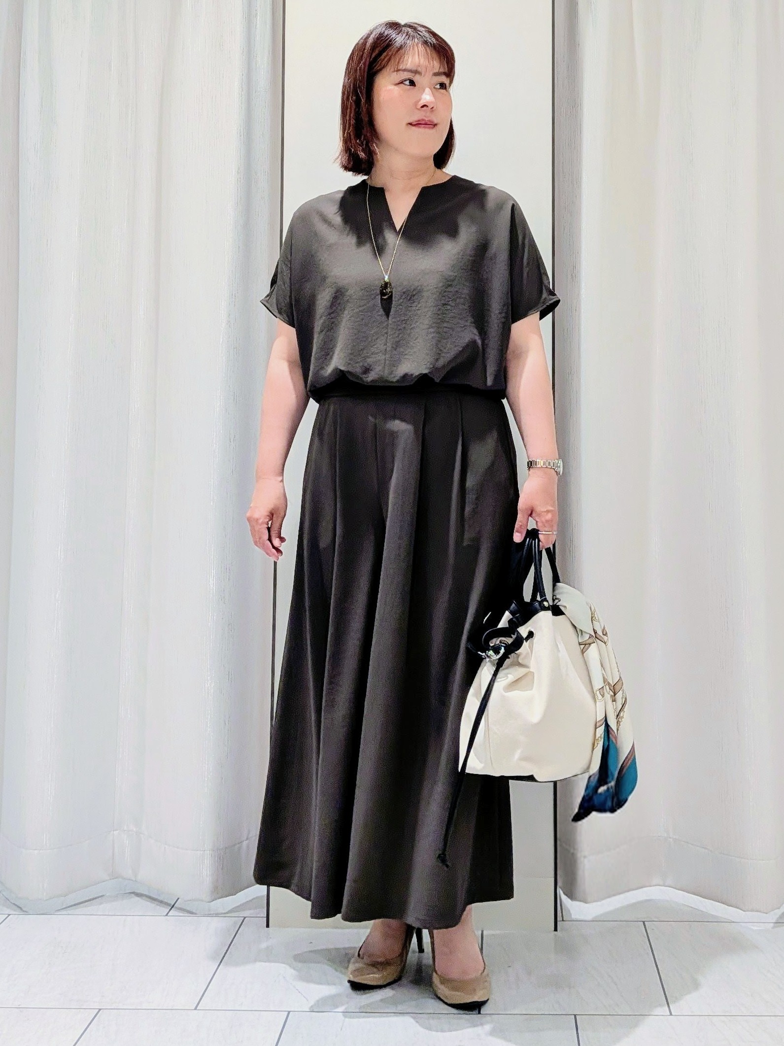Onumaさんの「UNTITLED｜【UV/接触冷感/セットアップ可】リラクシーキーVネックブラウス」を使ったコーディネート