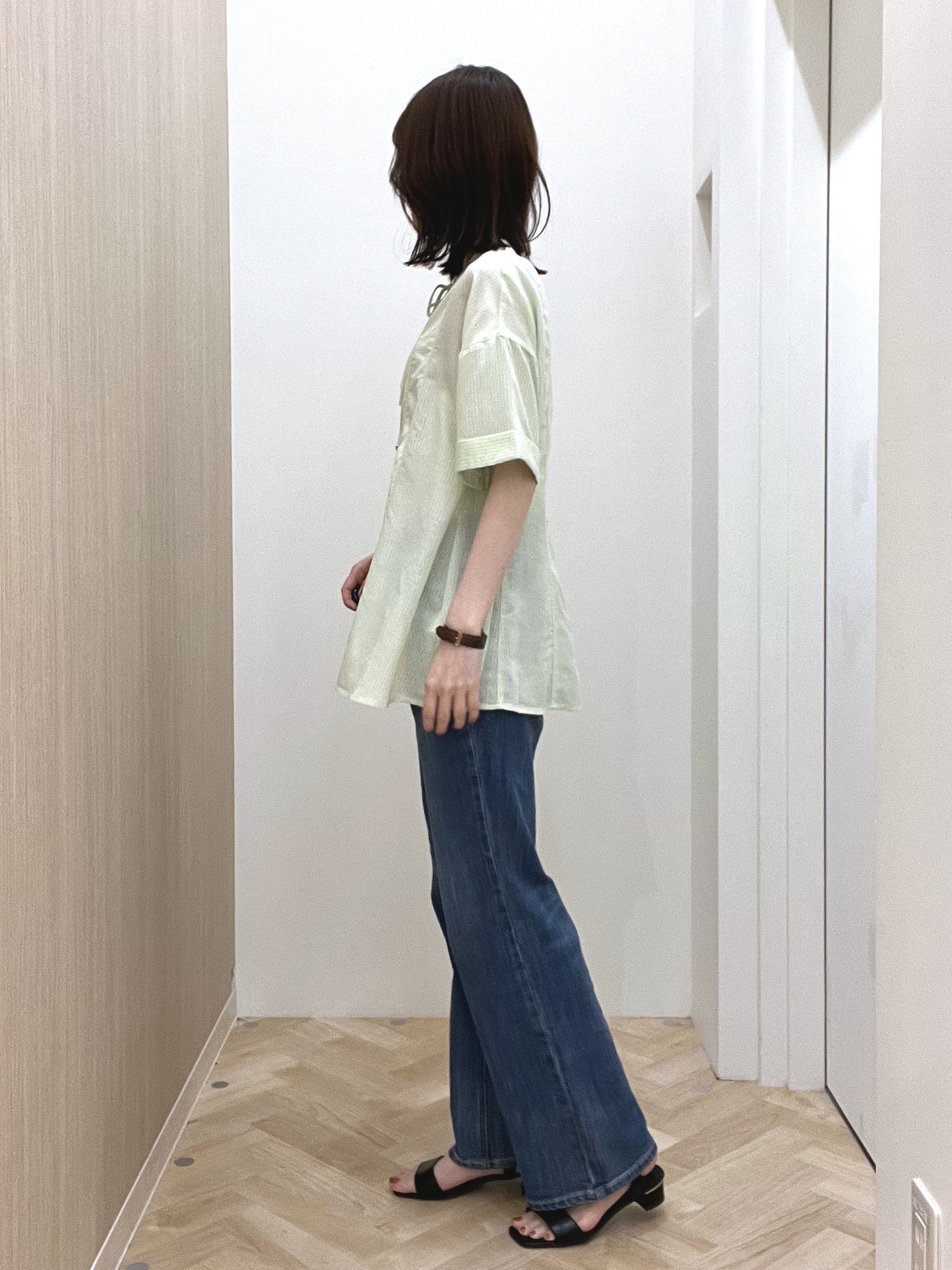  おまつさんの「grove｜【洗濯機OK・ひんやり】さらっと軽やか、夏のフレアシャツ」を使ったコーディネート
