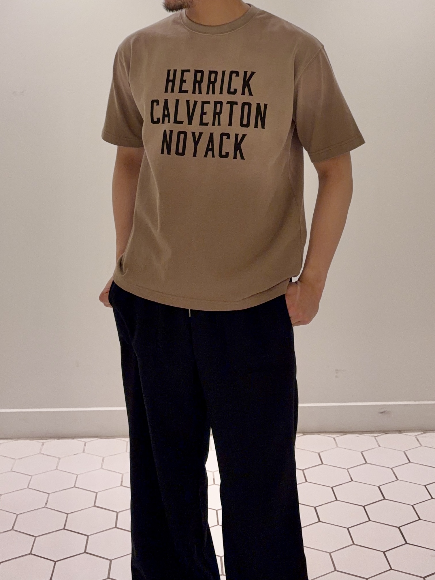 takeruさんの「Dessin｜【洗える】ヴィンテージ加工 ロゴTシャツ」を使ったコーディネート