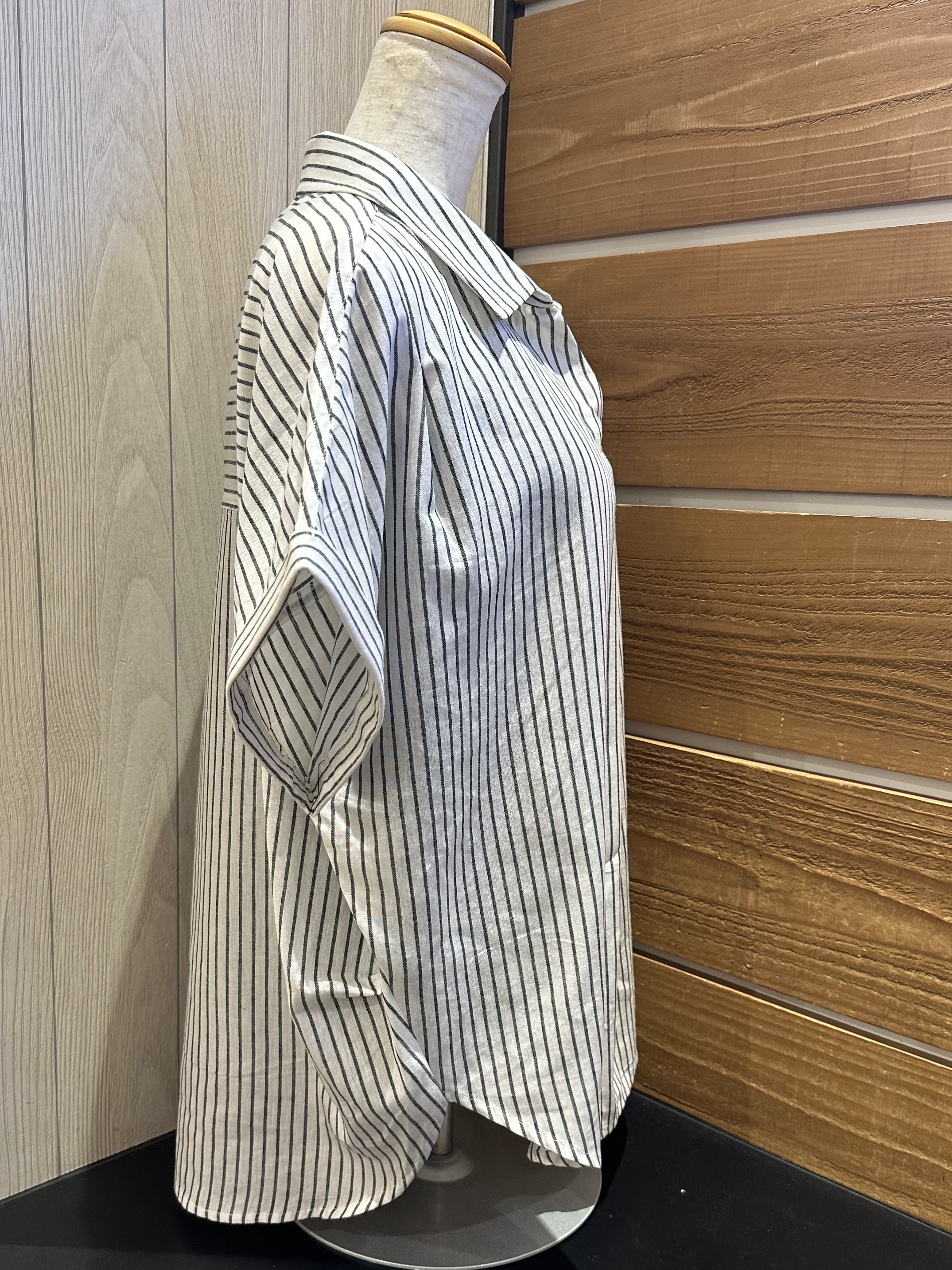 まりやんさんの「SHOO･LA･RUE｜【ひんやり/UV】インせず着られる フレンチリネンスキッパーシャツ」を使ったコーディネート