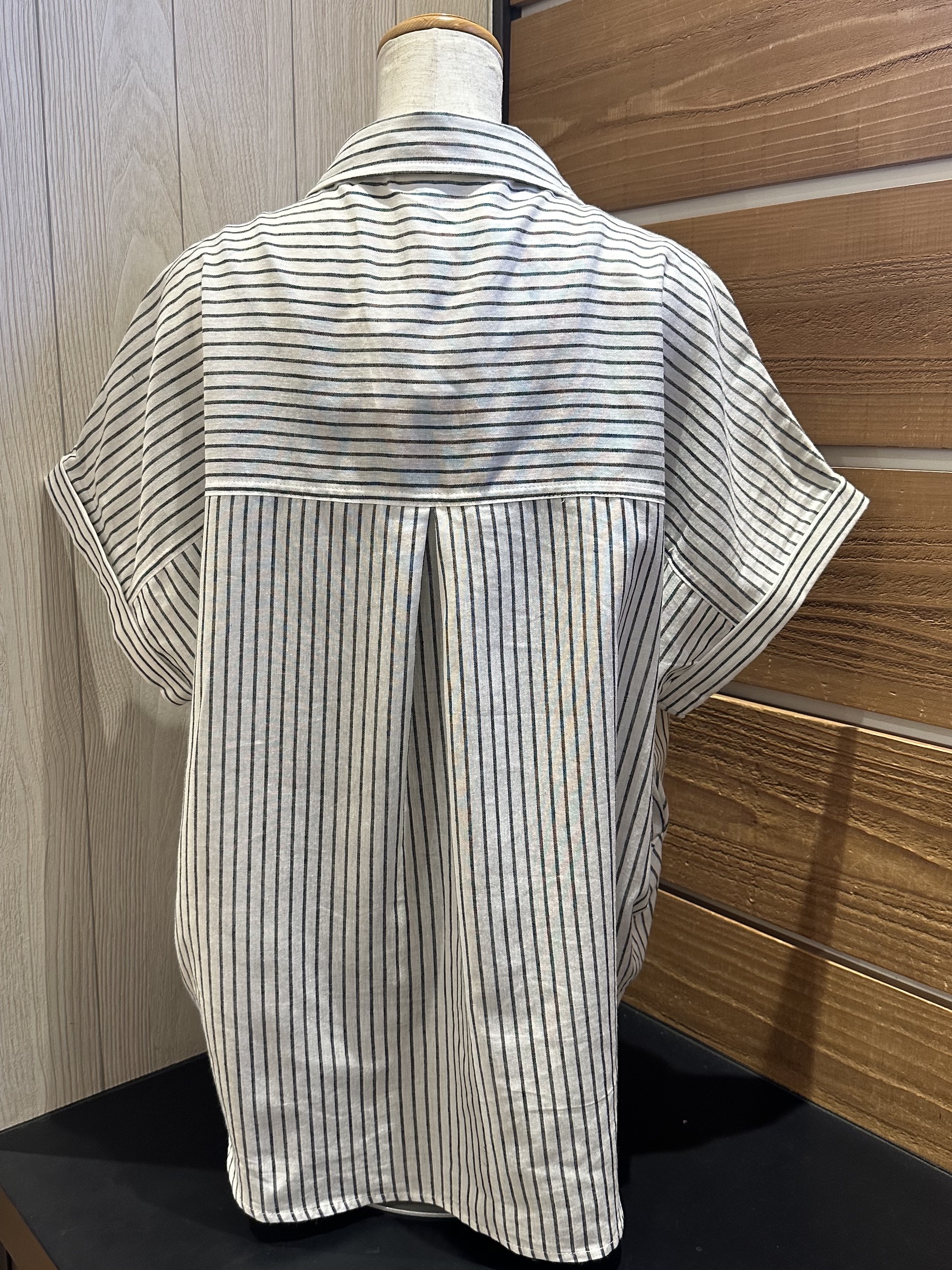 まりやんさんの「SHOO･LA･RUE｜【ひんやり/UV】インせず着られる フレンチリネンスキッパーシャツ」を使ったコーディネート
