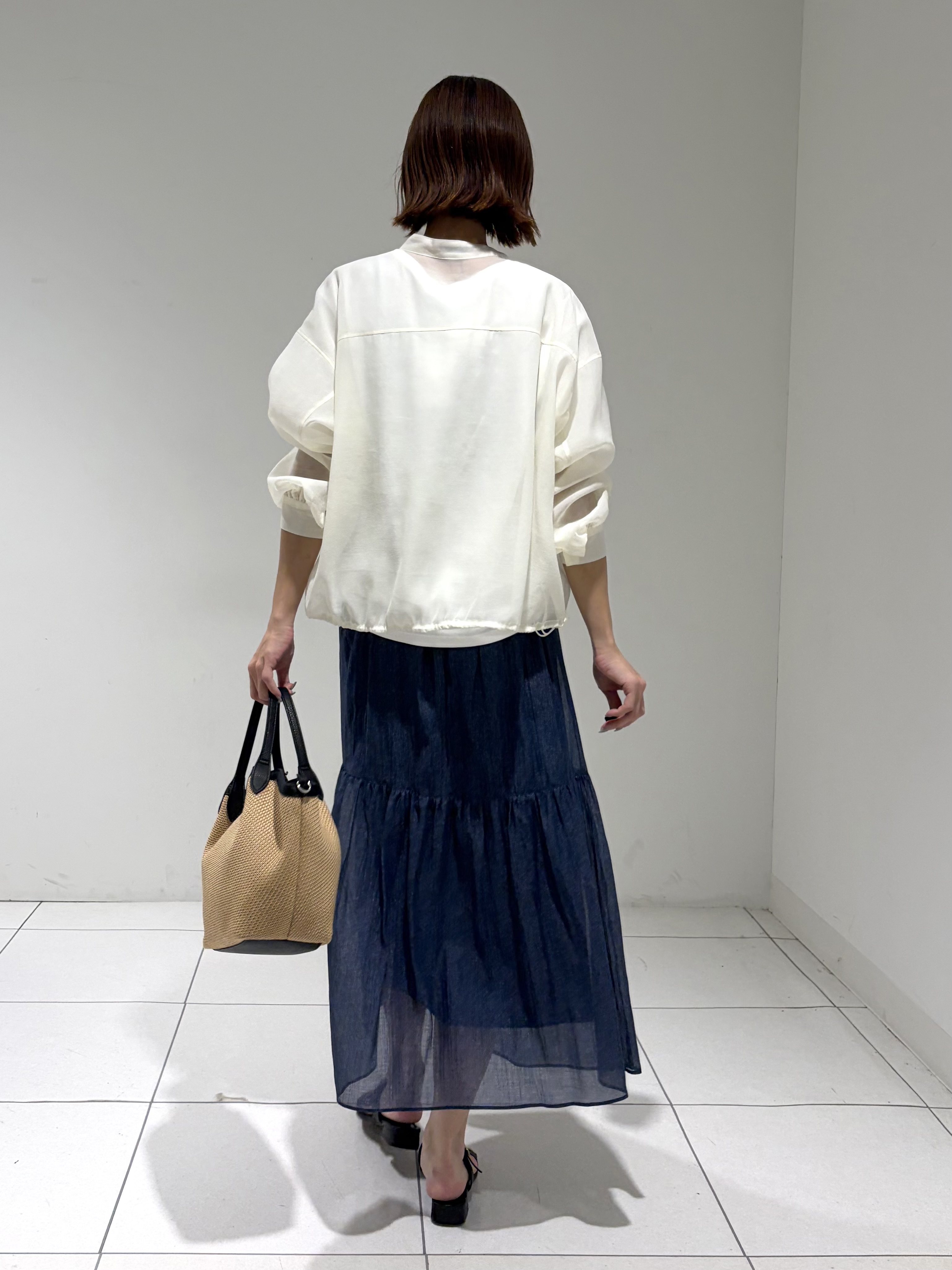 shioriさんの「INDIVI｜【トレンド／2WAY】裾ドロスト付きシアーブラウスブルゾン」を使ったコーディネート