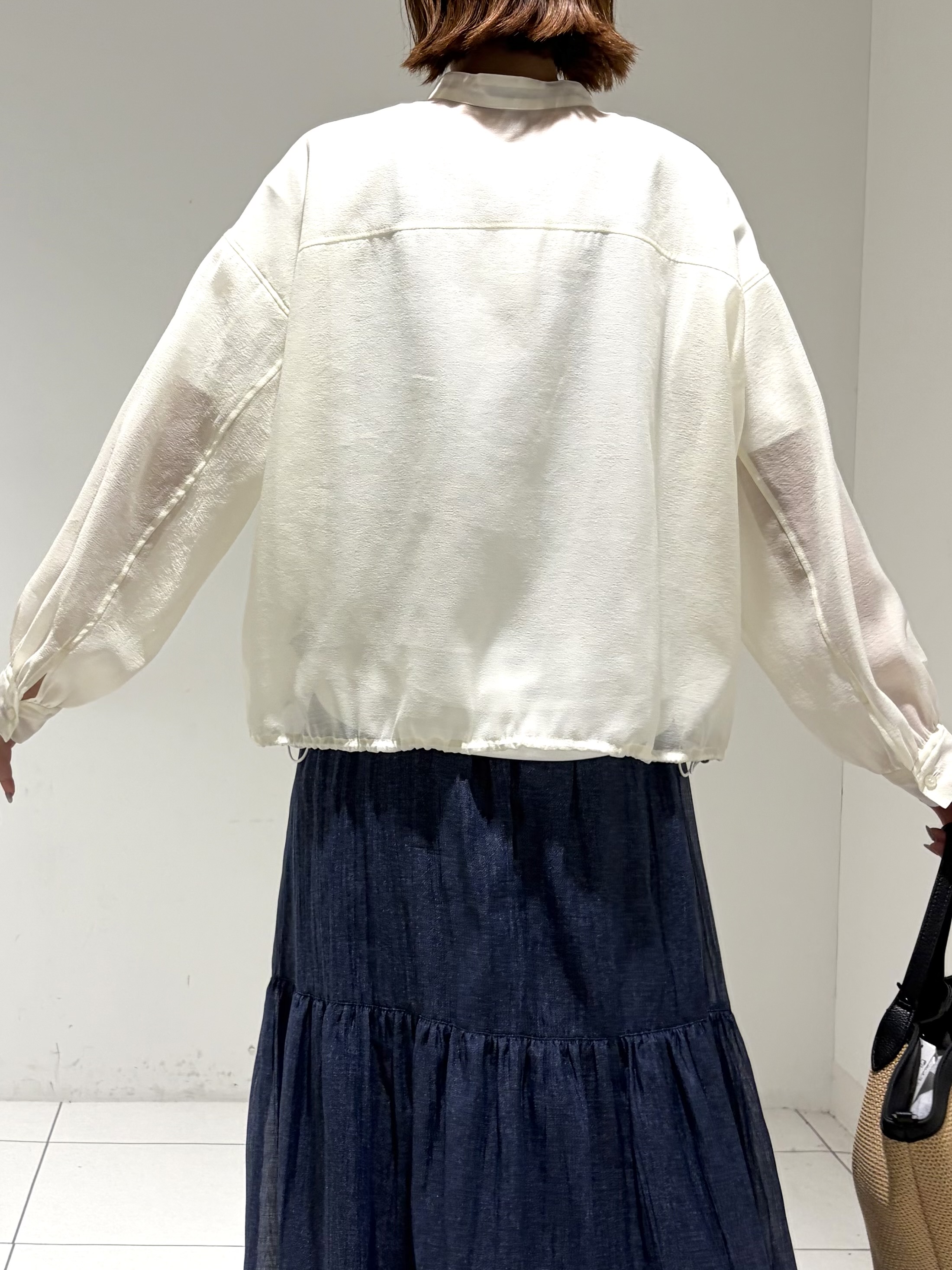 shioriさんの「INDIVI｜【トレンド／2WAY】裾ドロスト付きシアーブラウスブルゾン」を使ったコーディネート
