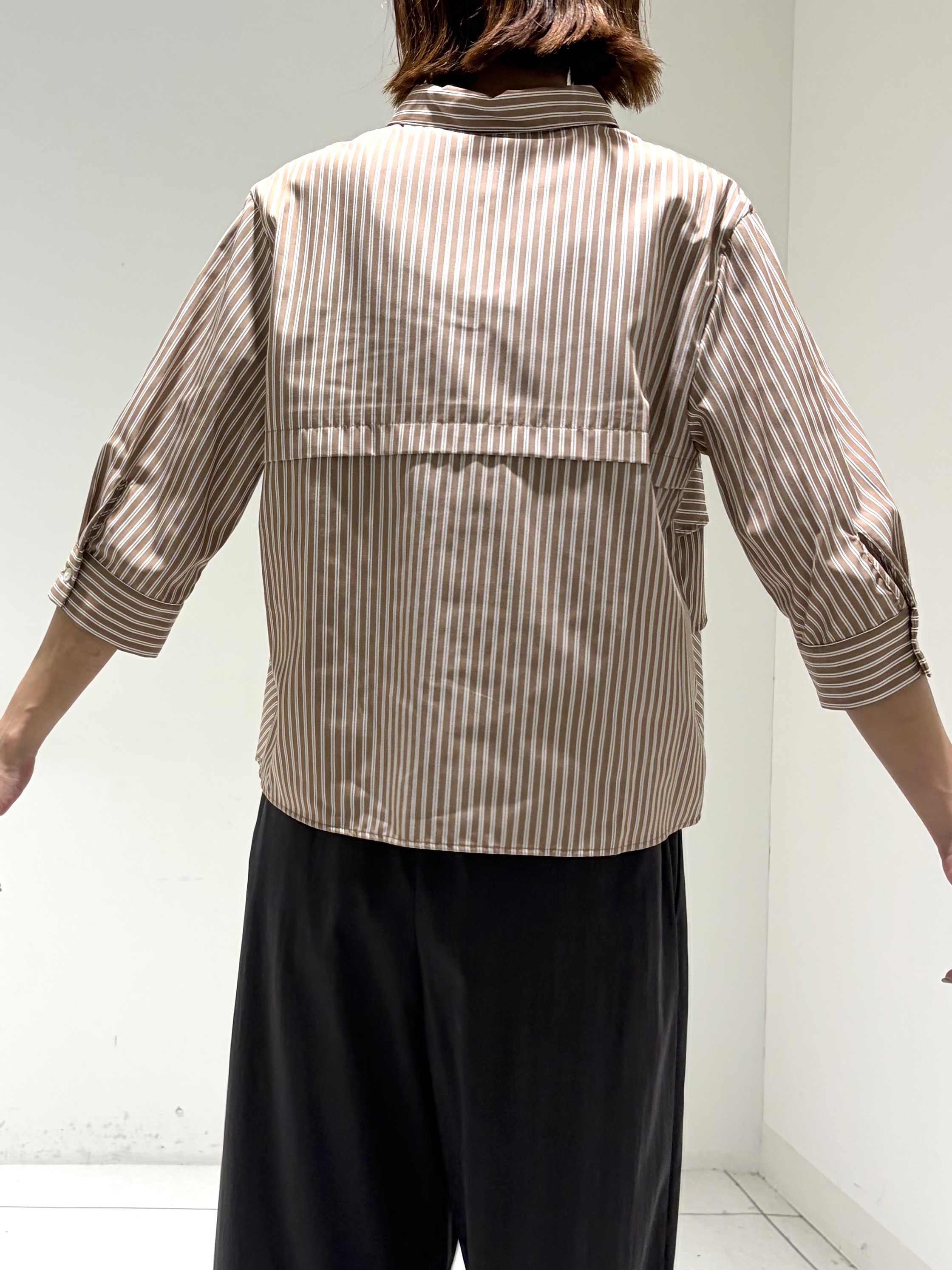shioriさんの「INDIVI｜【UVケア／吸汗速乾／着映え】ティアードストライプシャツ」を使ったコーディネート