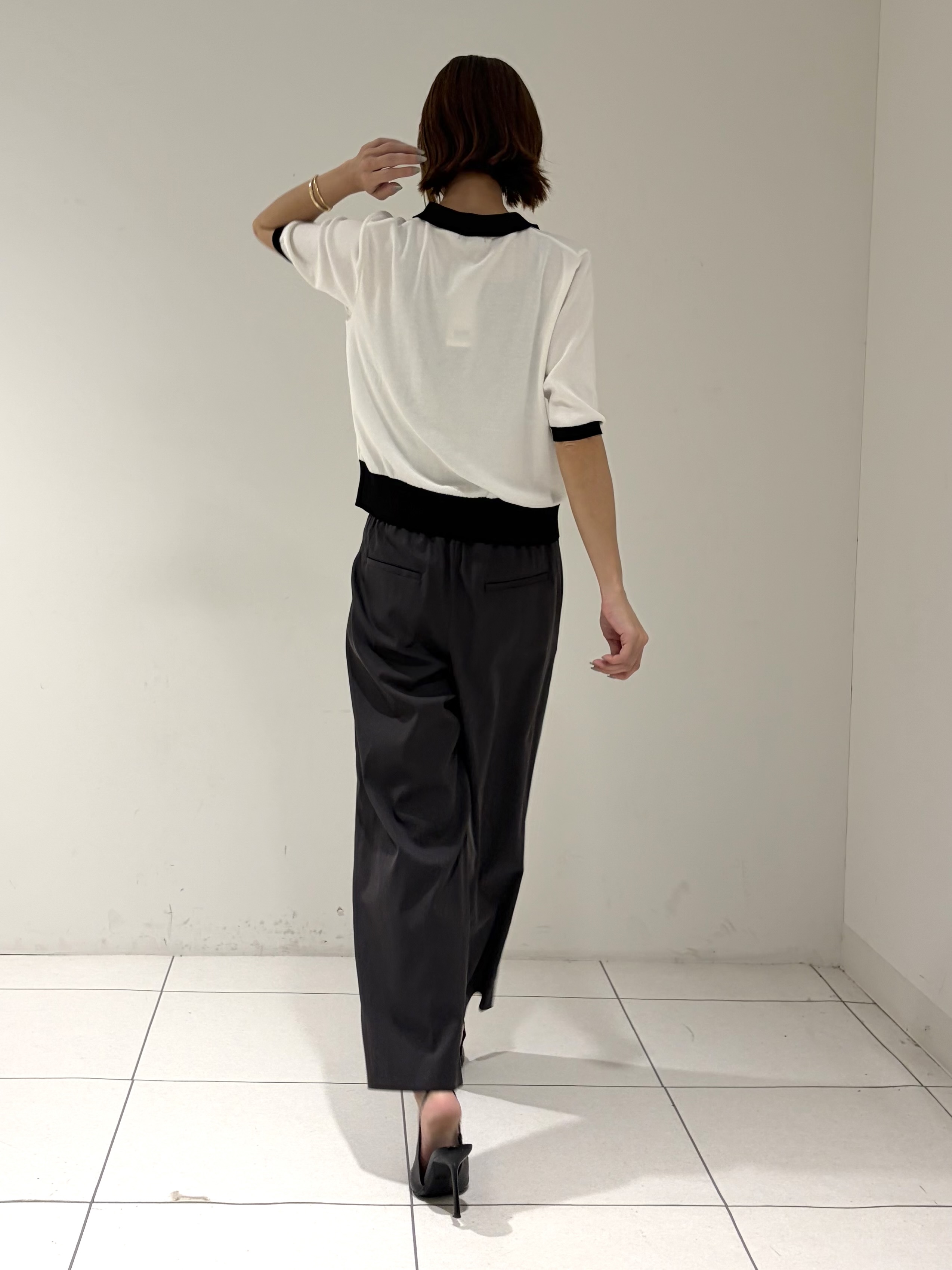 shioriさんの「INDIVI｜【褒められパンツ／洗える／ウエストゴム】ワイドタックパンツ」を使ったコーディネート