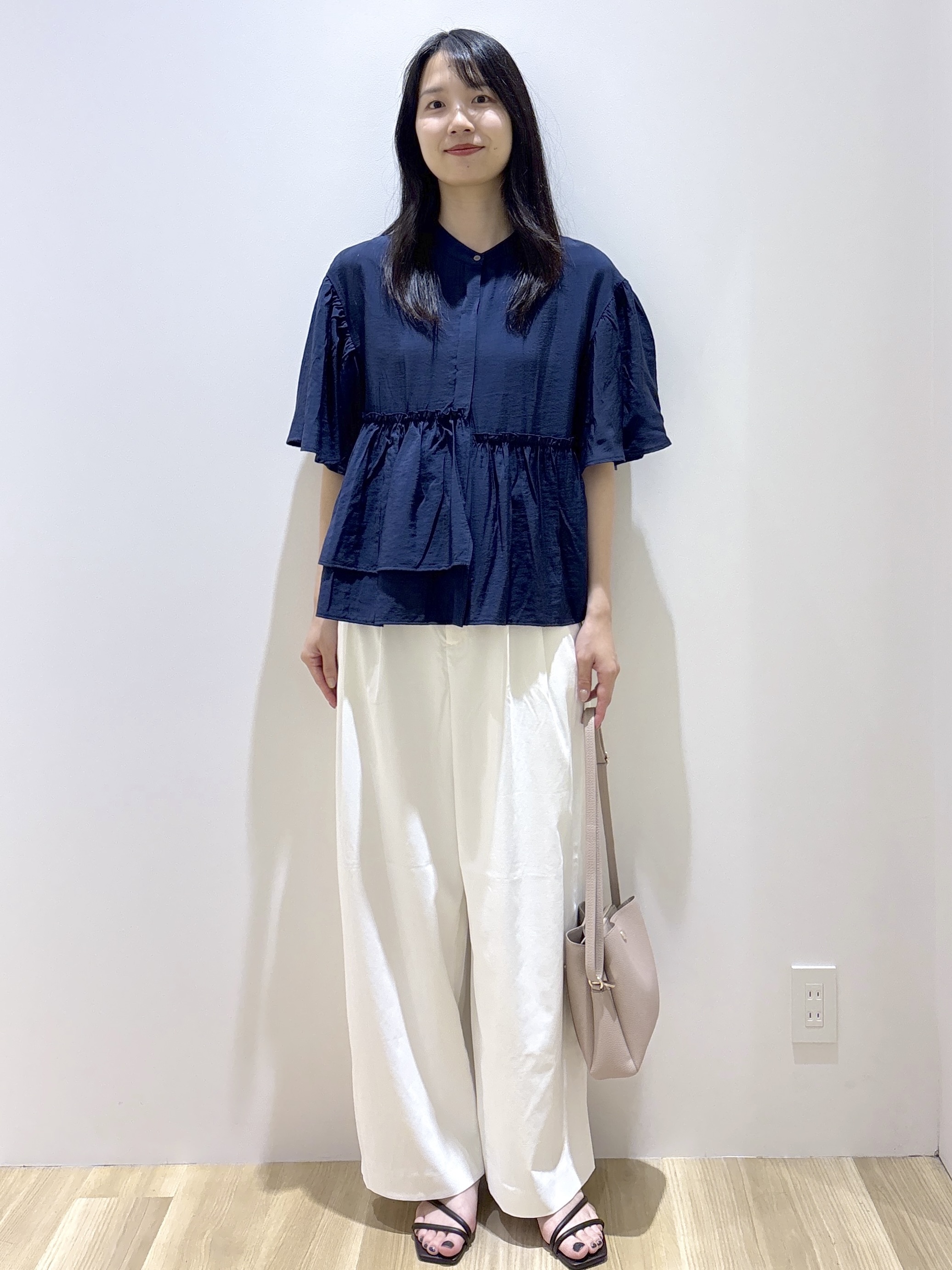 sachikoさんの「OPAQUE.CLIP｜アシンメトリーペプラムブラウス【洗濯機OK】」を使ったコーディネート