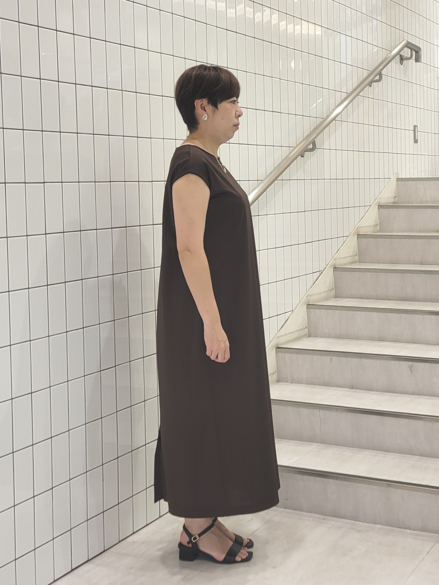 tomoさんの「COUP DE CHANCE｜【手洗い可／セットアップ可】ノースリーブロングワンピース」を使ったコーディネート