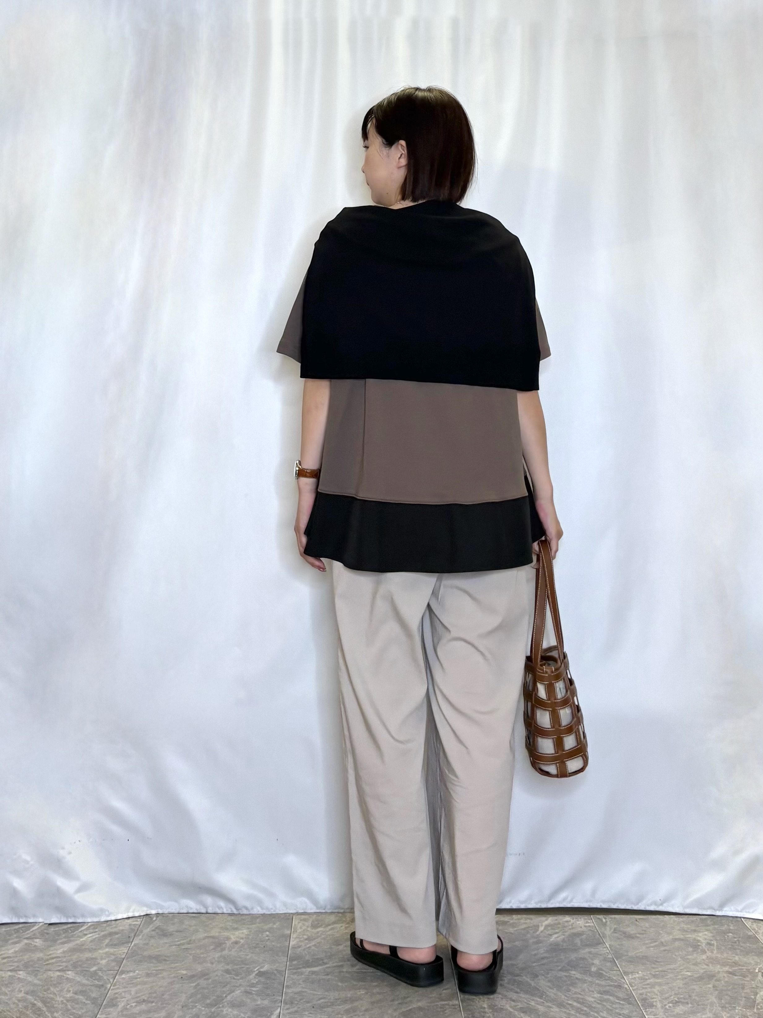 ネリさんの「SHOO･LA･RUE｜【洗濯機可/ひんやり/UV】さらっとしたタッチが心地よい ショート丈 Vネックカーディガン」を使ったコーディネート