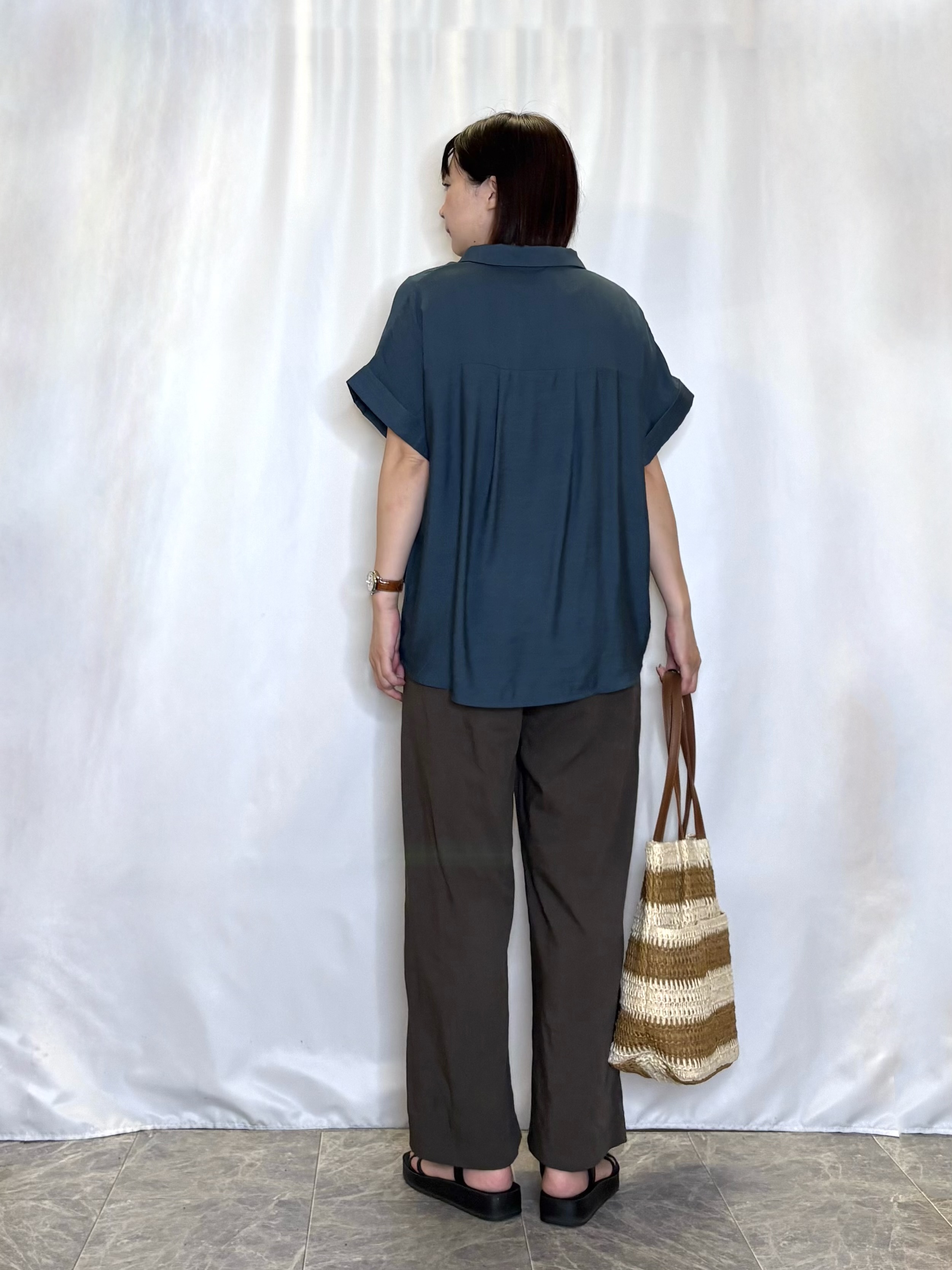 ネリさんの「SHOO･LA･RUE｜【ひんやり/S-LL/洗濯機可】インせず着られる 裾タック スキッパーシャツ」を使ったコーディネート
