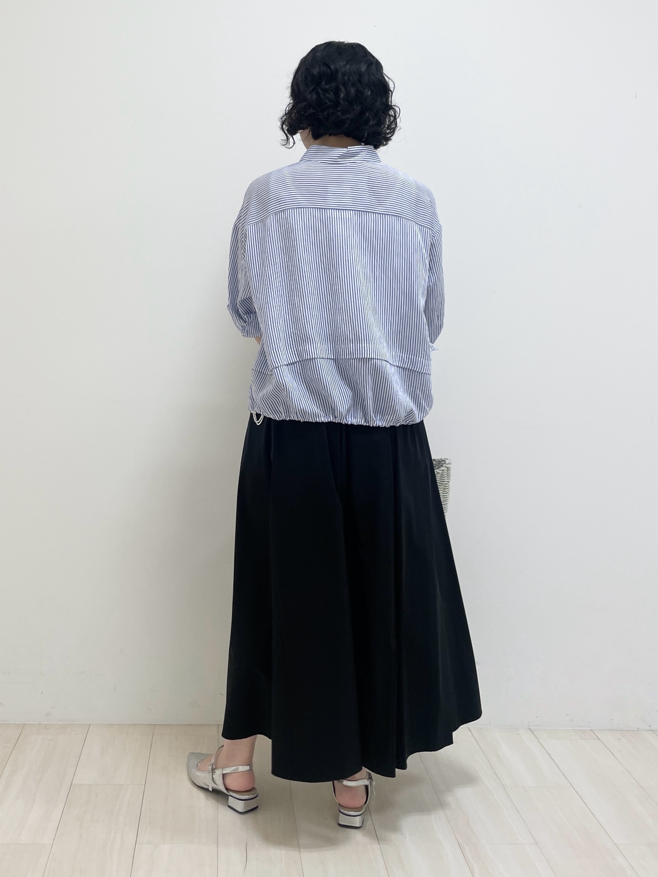 kanaさんの「INDIVI｜【接触冷感／洗える／2WAY】ドロスト付 シアーシャンブレーシャツ」を使ったコーディネート