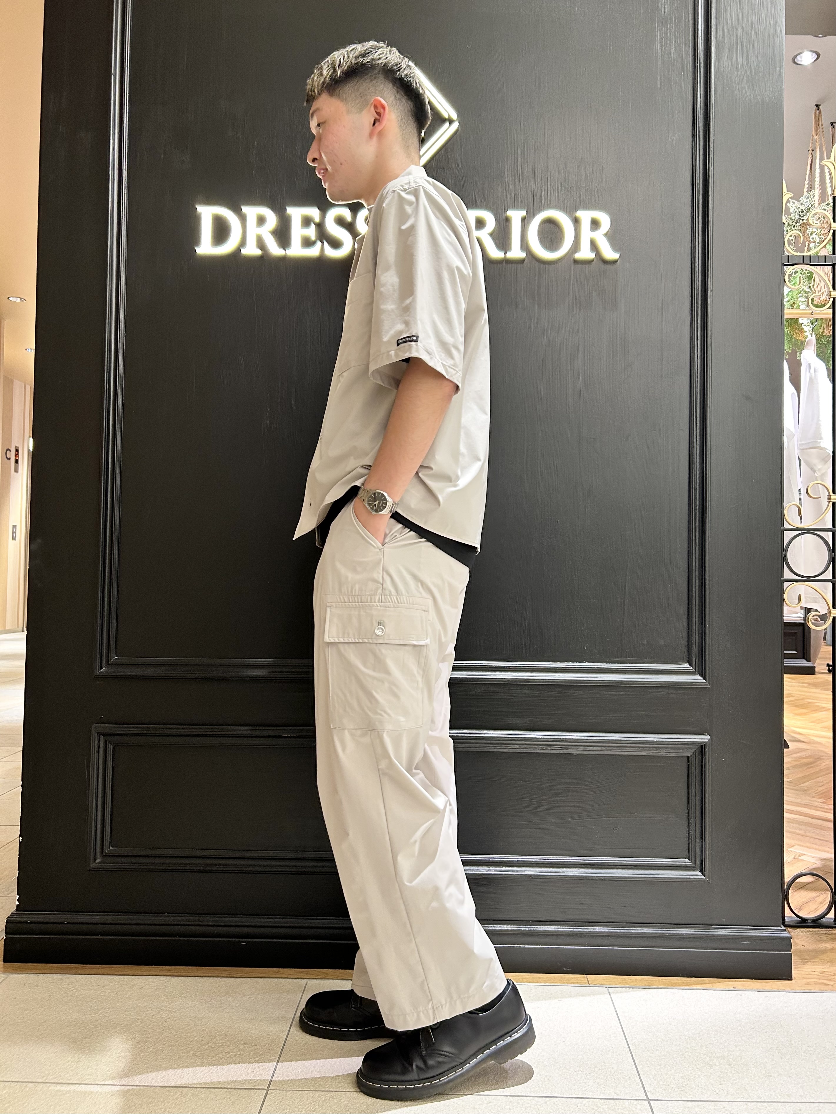 千葉亮太さんの「DRESSTERIOR｜【セットアップ可/撥水/クールタッチ素材】SOLOTEX 4WAYストレッチオープンカラーシャツ」を使ったコーディネート