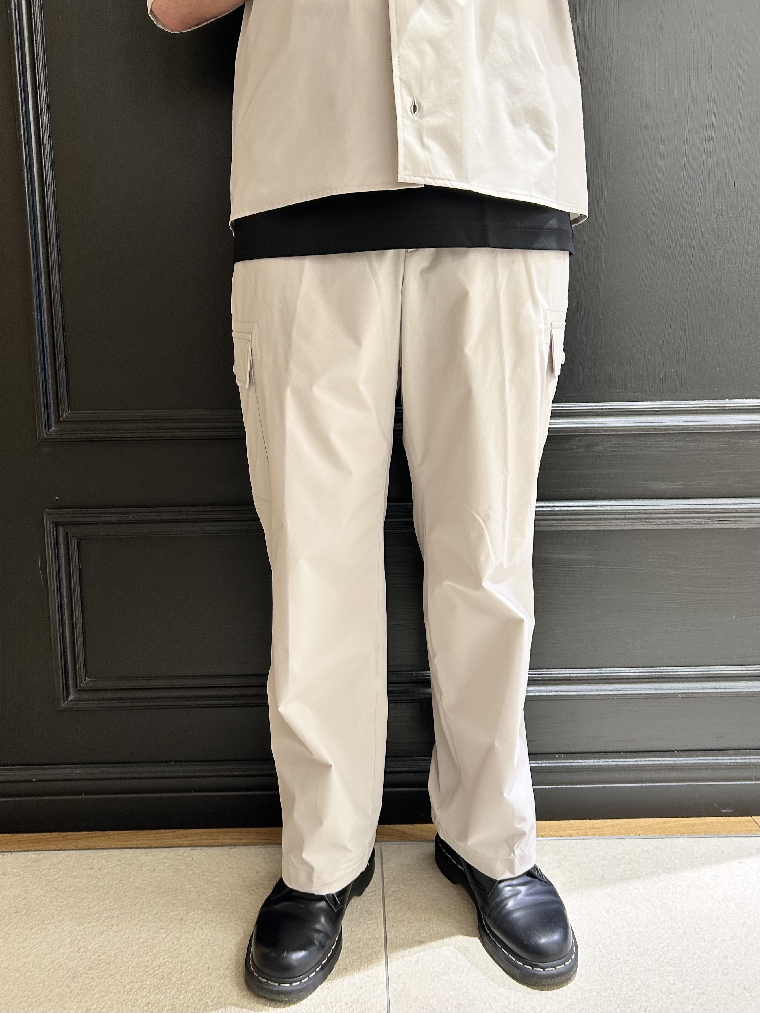 千葉亮太さんの「DRESSTERIOR｜【セットアップ可/撥水/クールタッチ素材】SOLOTEX 4WAYストレッチオープンカラーシャツ」を使ったコーディネート