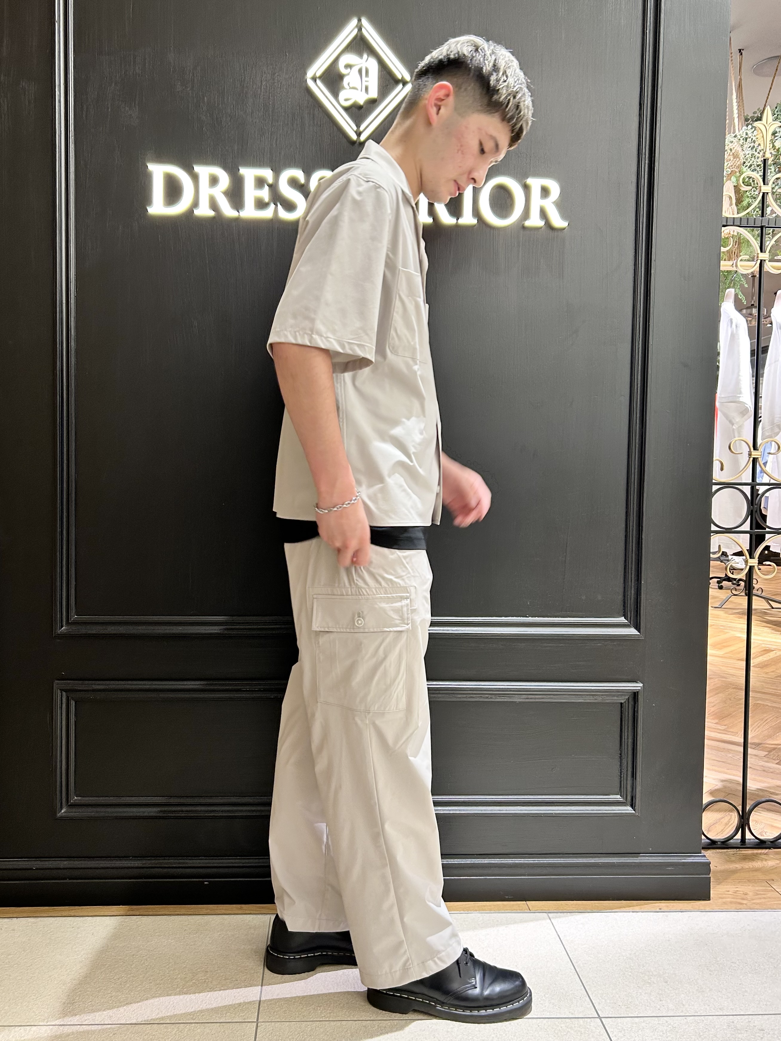 千葉亮太さんの「DRESSTERIOR｜【セットアップ可/撥水/クールタッチ素材】SOLOTEX 4WAYストレッチオープンカラーシャツ」を使ったコーディネート