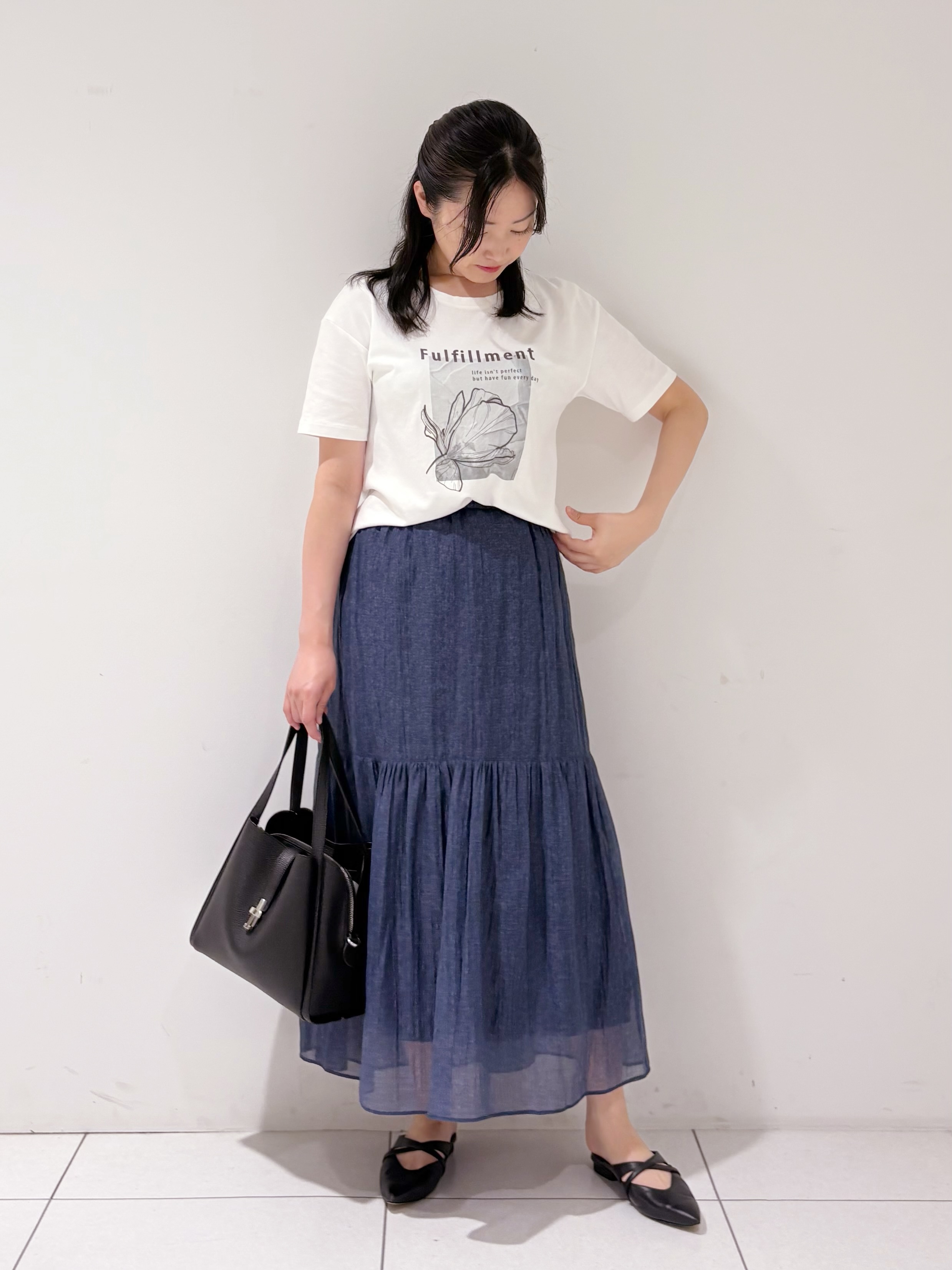 momokoさんの「INDIVI｜【UVケア／選べるグラフィック】スムースジャージTシャツ」を使ったコーディネート