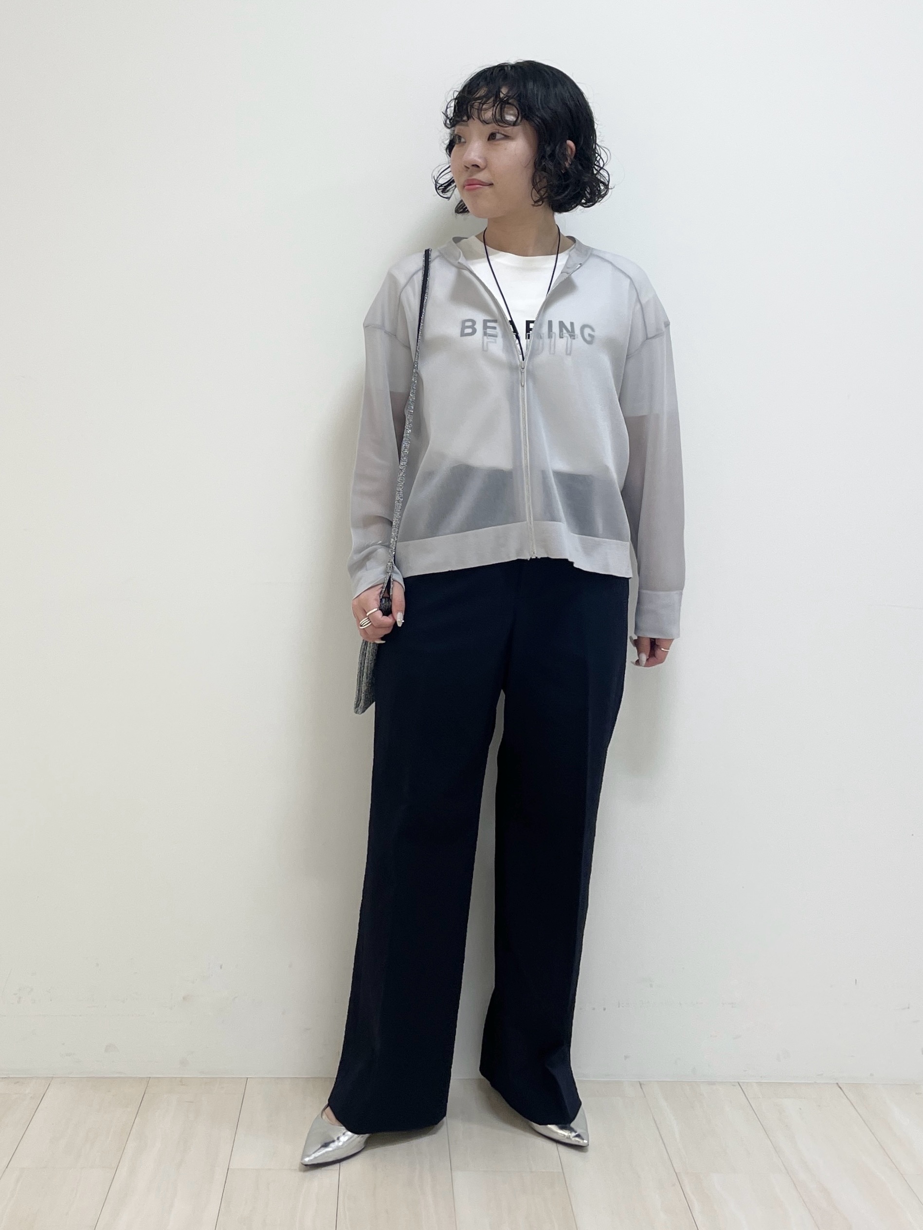 kanaさんの「INDIVI｜【洗える／シアーラメ】ブルゾン風ジップアップニットカーディガン」を使ったコーディネート