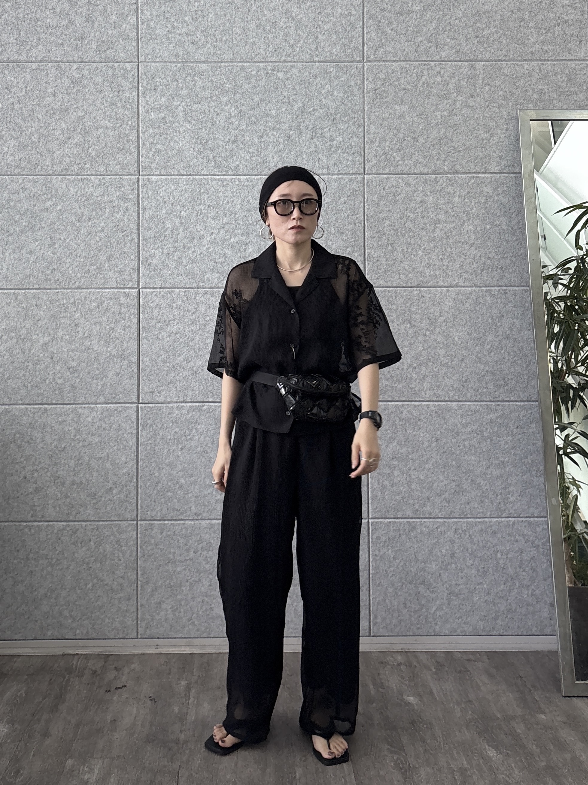 kotakiさんの「INDIVI｜オープンカラーボタニカル刺繍シャツ【セットアップ可能】」を使ったコーディネート
