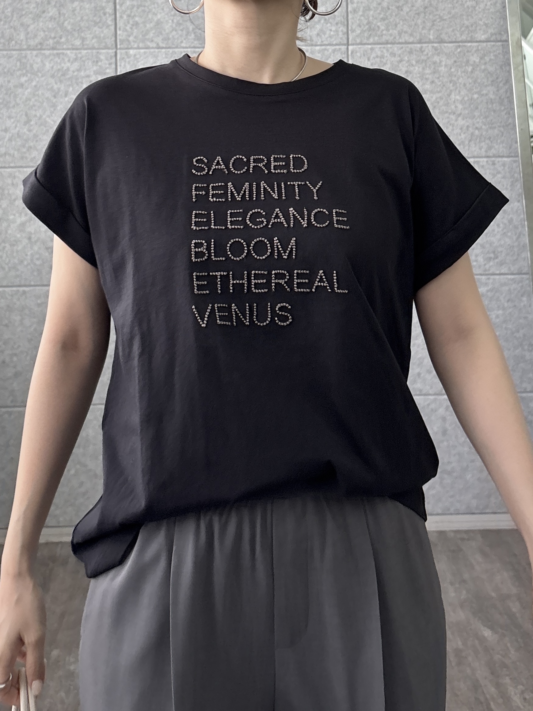 kotakiさんの「INDIVI｜刺繍フレーズTシャツ【再入荷】」を使ったコーディネート