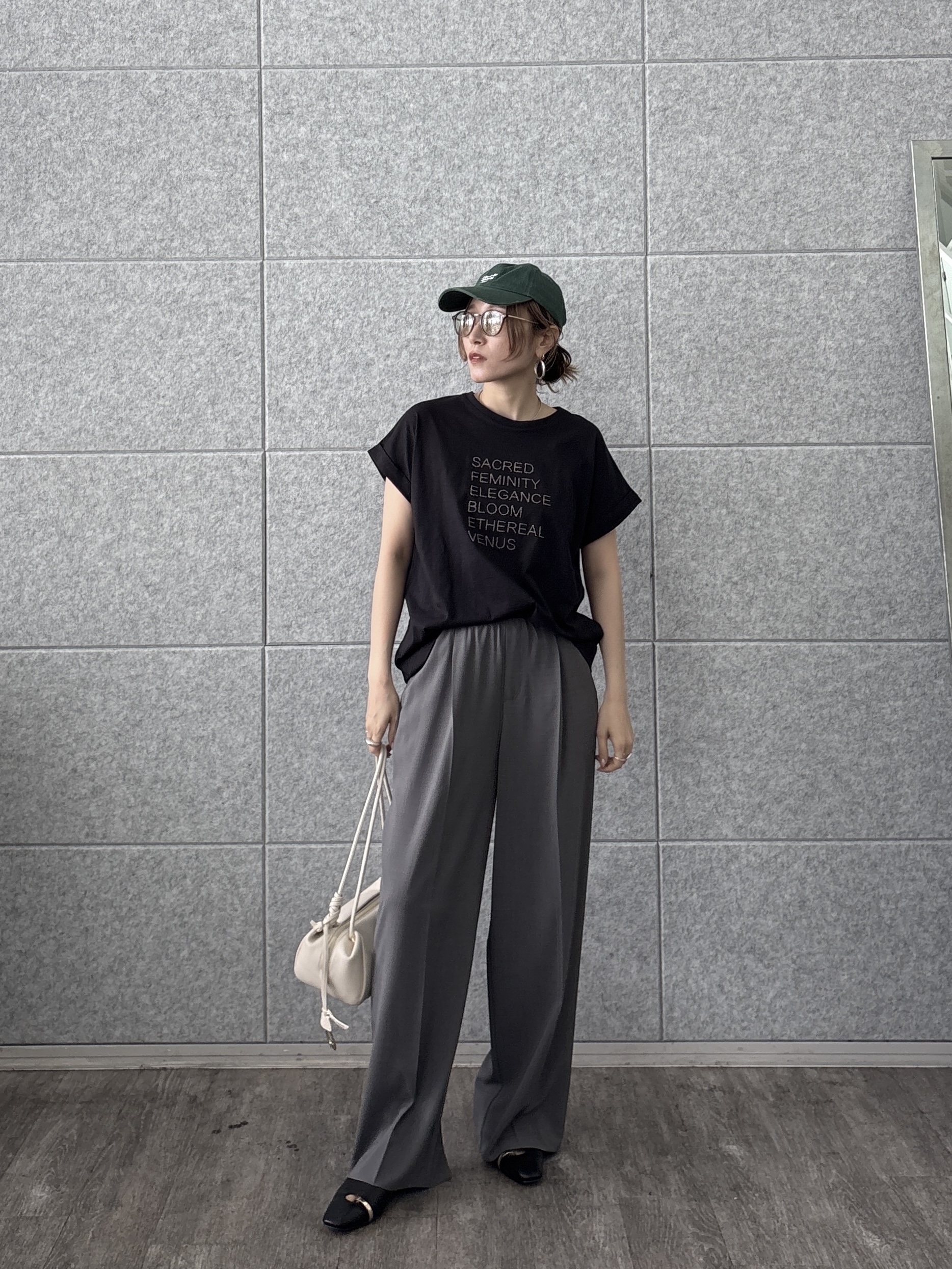 kotakiさんの「INDIVI｜刺繍フレーズTシャツ【再入荷】」を使ったコーディネート