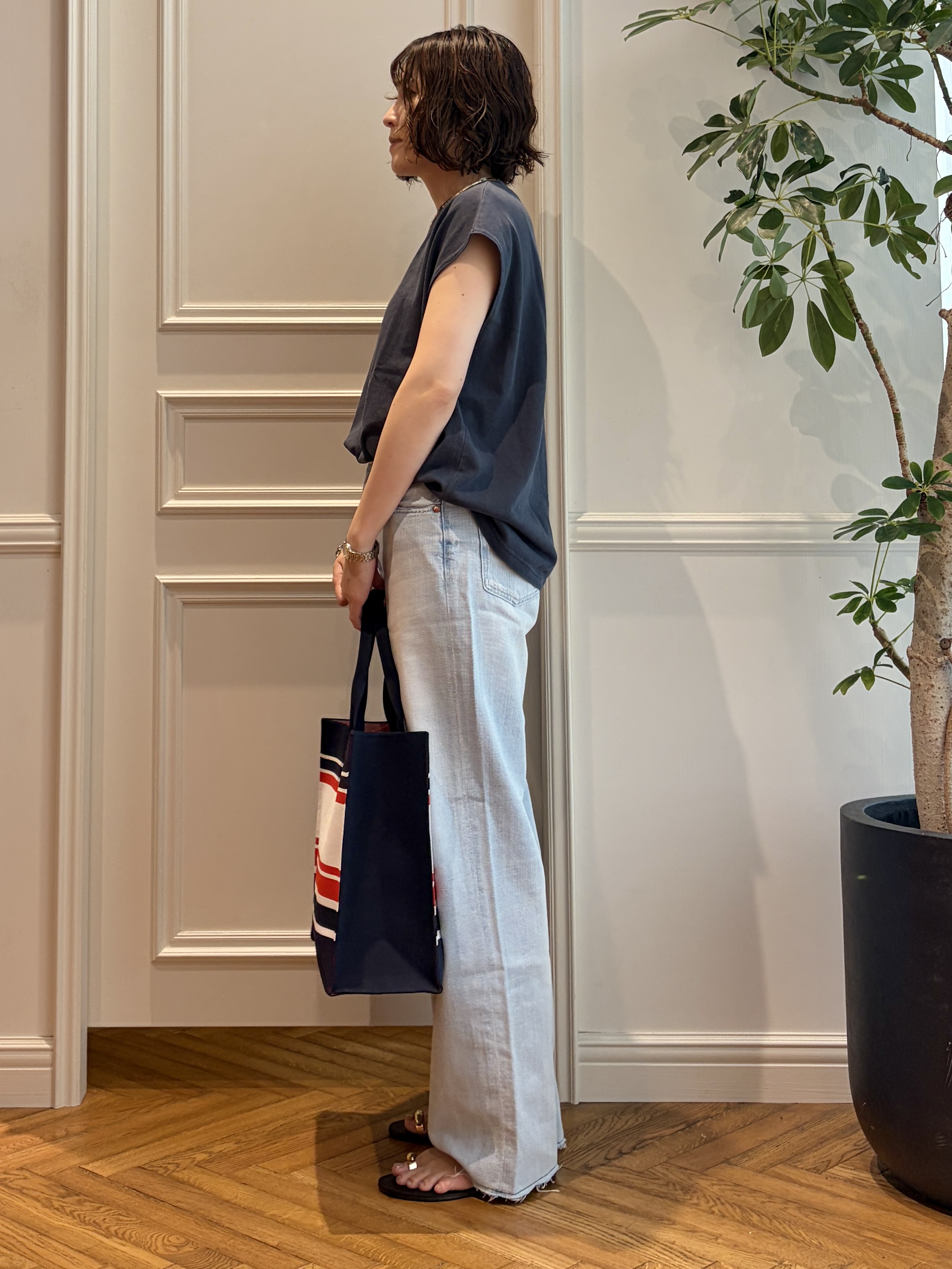nakaoさんの「DRESSTERIOR｜NICOLAS LAINAS（ニコラスライナス）ソフトソールトングサンダル」を使ったコーディネート