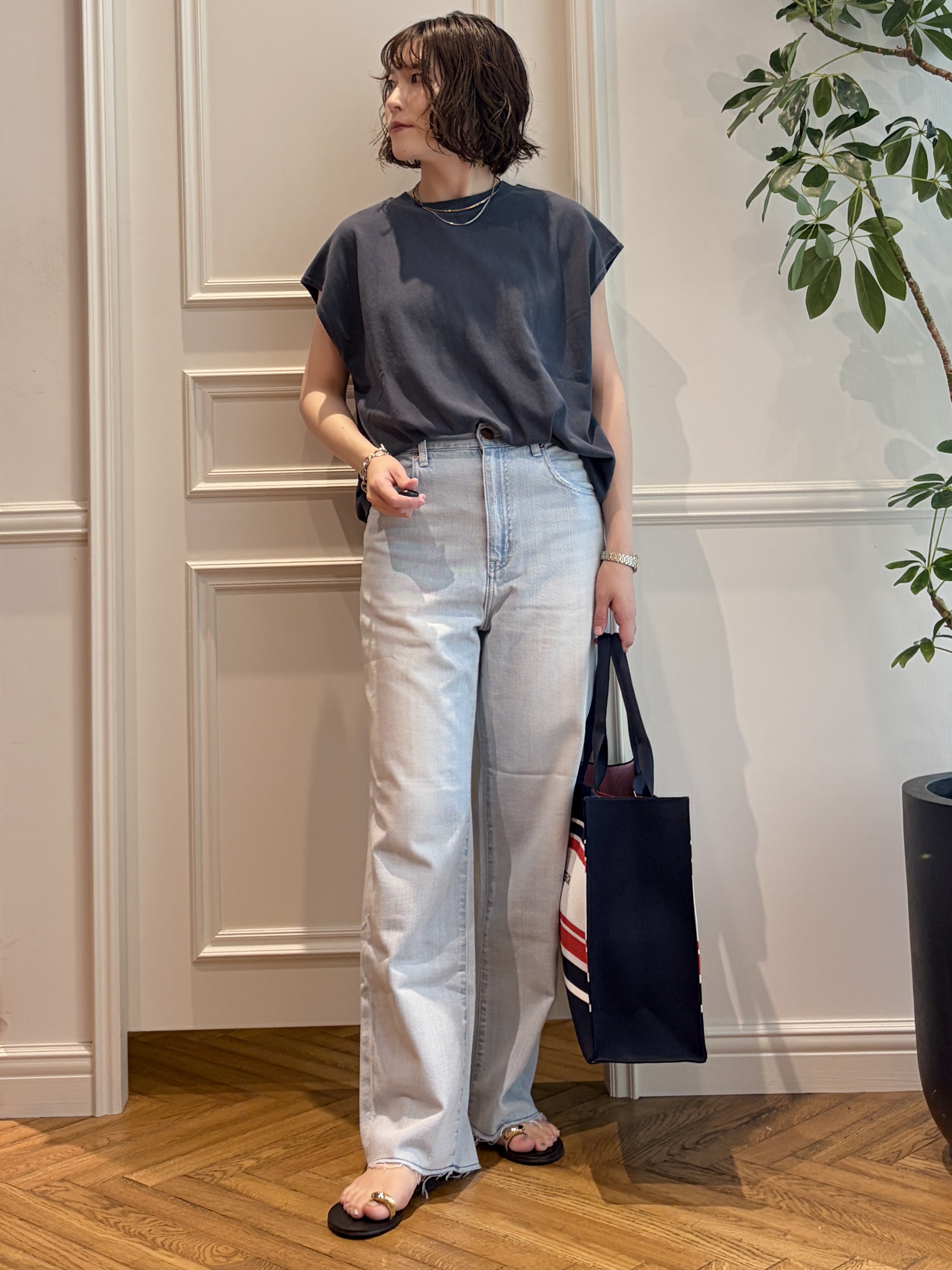 nakaoさんの「DRESSTERIOR｜NICOLAS LAINAS（ニコラスライナス）ソフトソールトングサンダル」を使ったコーディネート