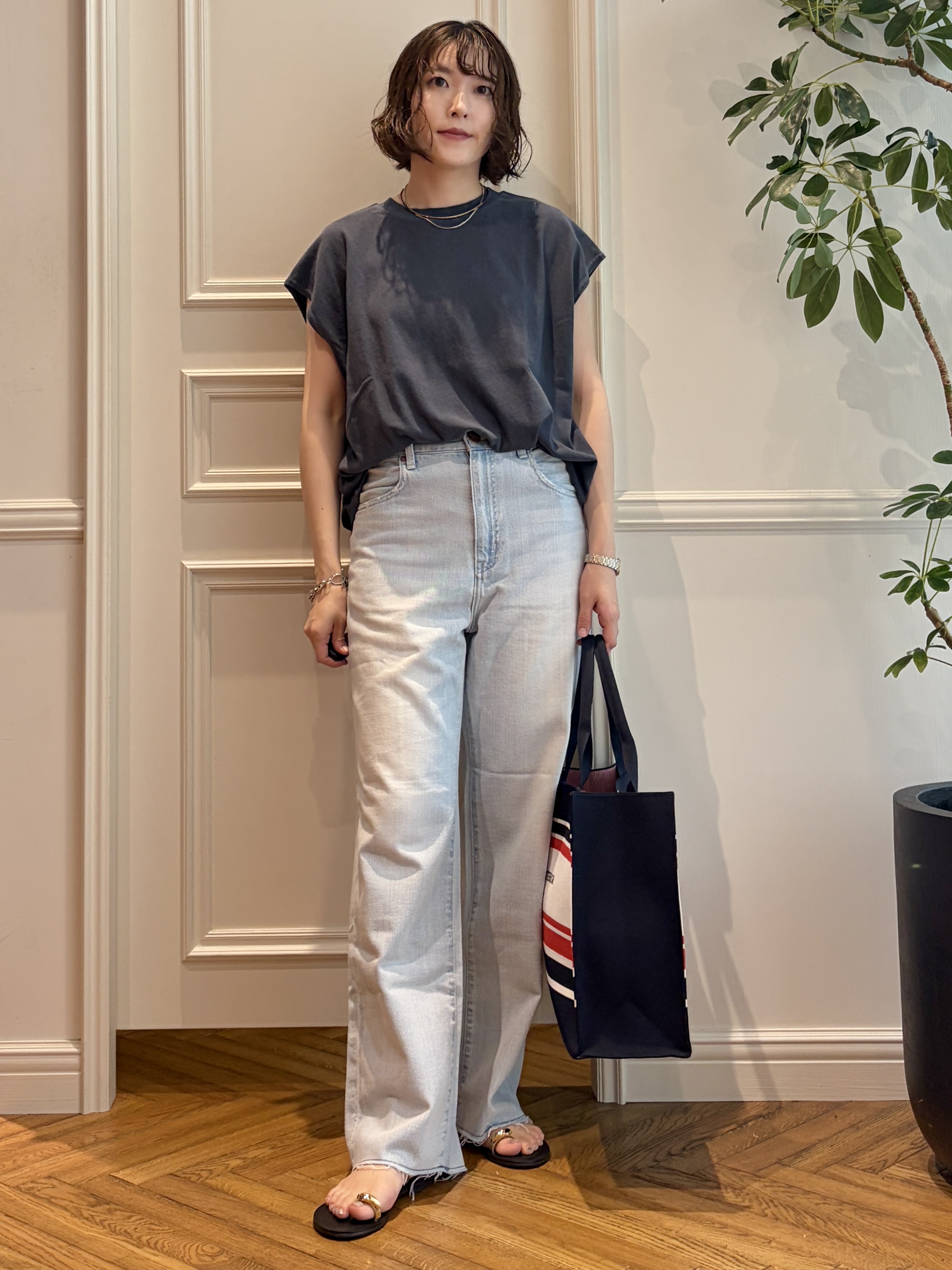 nakaoさんの「DRESSTERIOR｜NICOLAS LAINAS（ニコラスライナス）ソフトソールトングサンダル」を使ったコーディネート