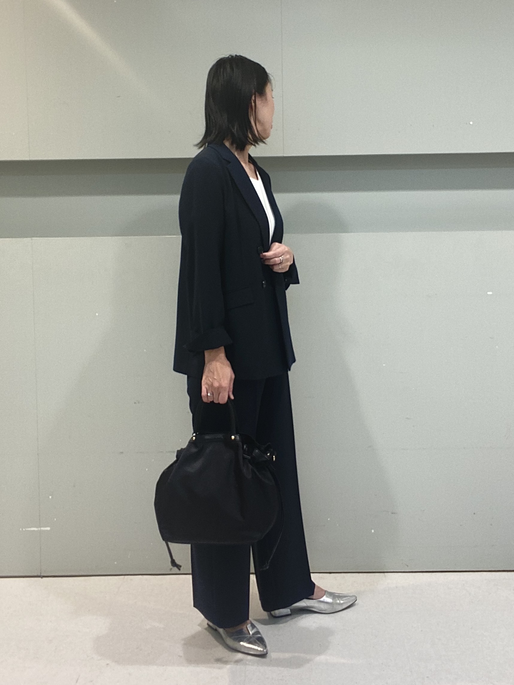 hitomiさんの「UNTITLED｜【新色追加/セットアップ可】エアリー ダブルブレストジャケット」を使ったコーディネート