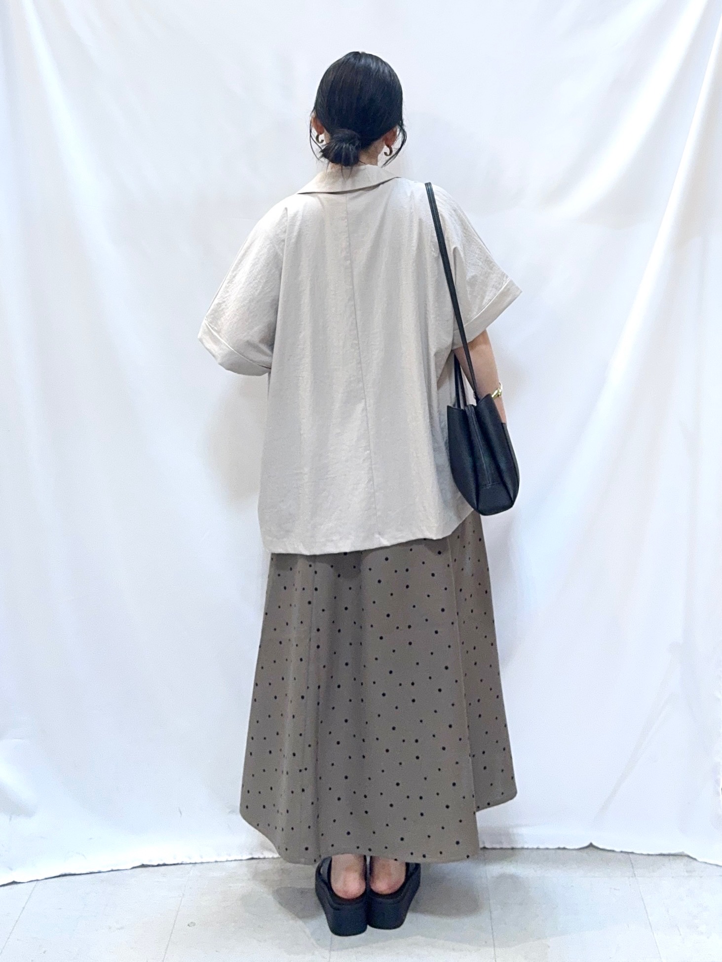 𝐇𝐢𝐫𝐨𝐦𝐢さんの「SHOO･LA･RUE｜【高レビュー/洗濯機可/セットアップ可】軽凛(かろりん) ひんやり半袖ジャケット」を使ったコーディネート