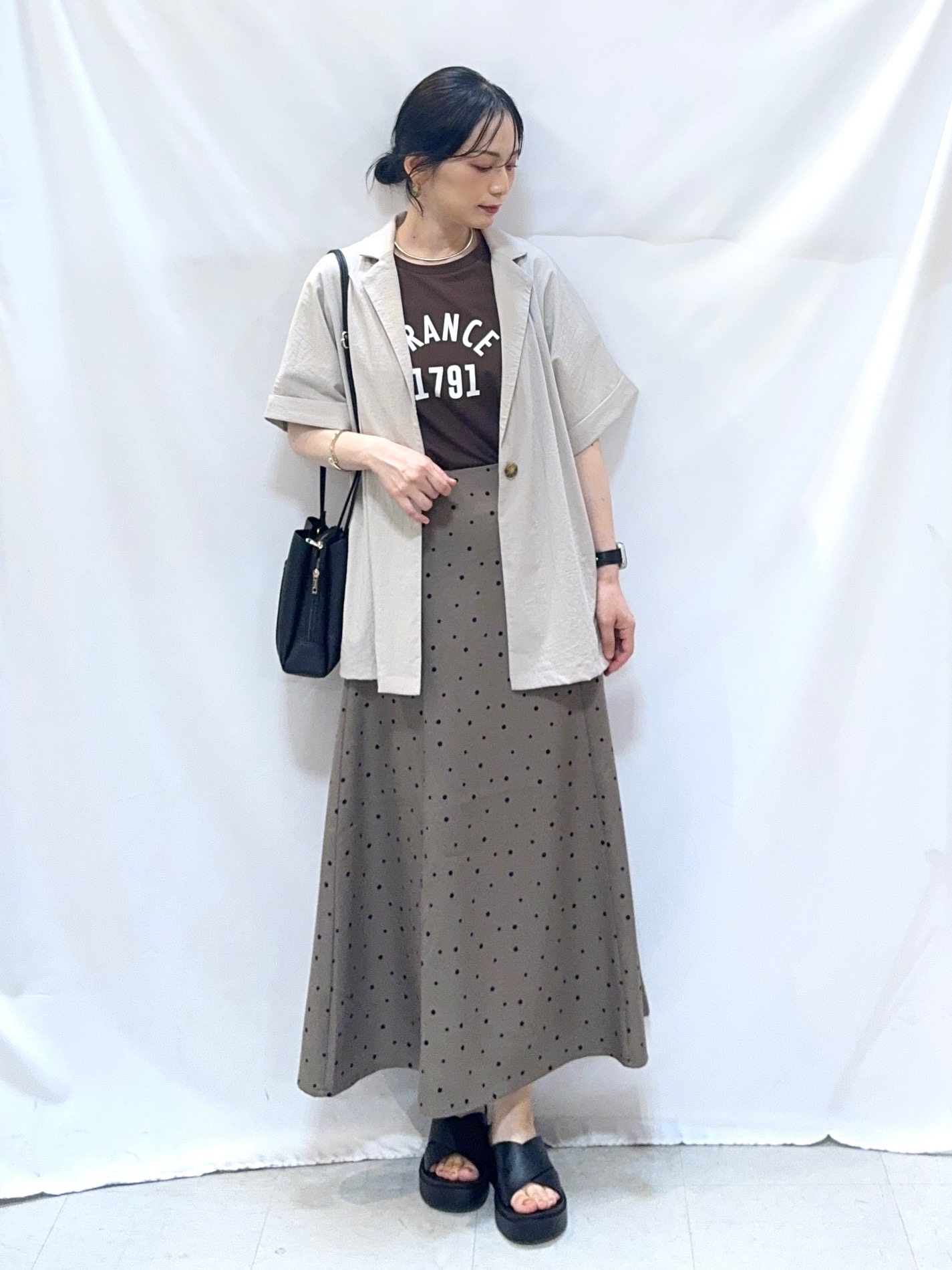 𝐇𝐢𝐫𝐨𝐦𝐢さんの「SHOO･LA･RUE｜【高レビュー/洗濯機可/セットアップ可】軽凛(かろりん) ひんやり半袖ジャケット」を使ったコーディネート
