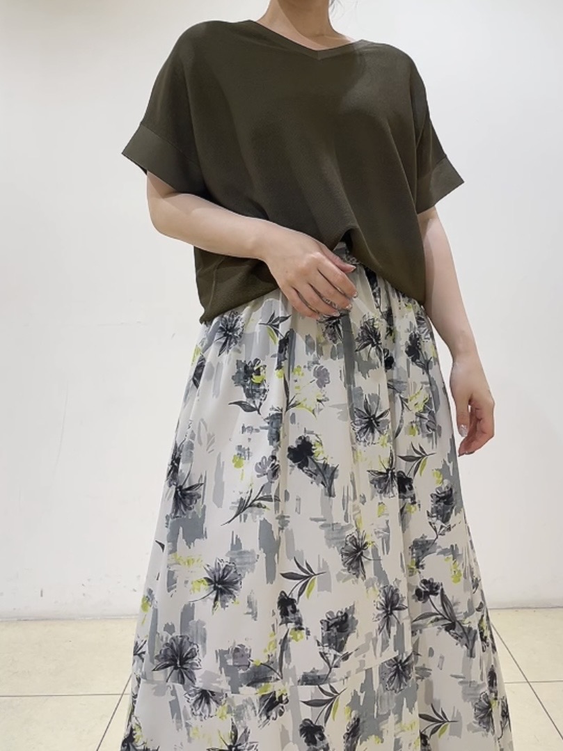 watanabeさんの「UNTITLED｜【11色展開/体型カバー】前後2WAYフレンチスリーブニット」を使ったコーディネート