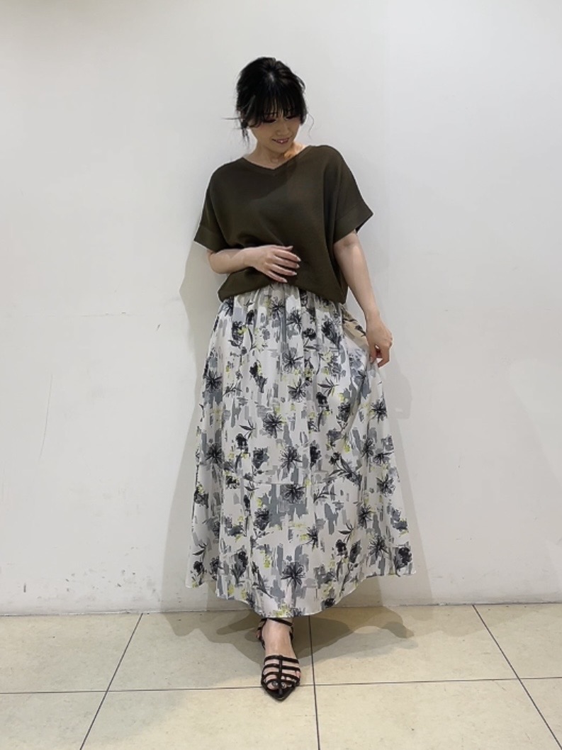 watanabeさんの「UNTITLED｜【11色展開/体型カバー】前後2WAYフレンチスリーブニット」を使ったコーディネート