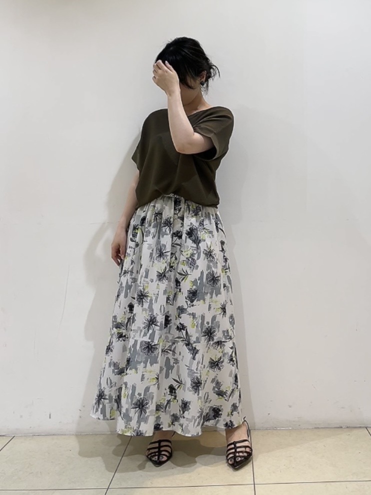 watanabeさんの「UNTITLED｜【11色展開/体型カバー】前後2WAYフレンチスリーブニット」を使ったコーディネート
