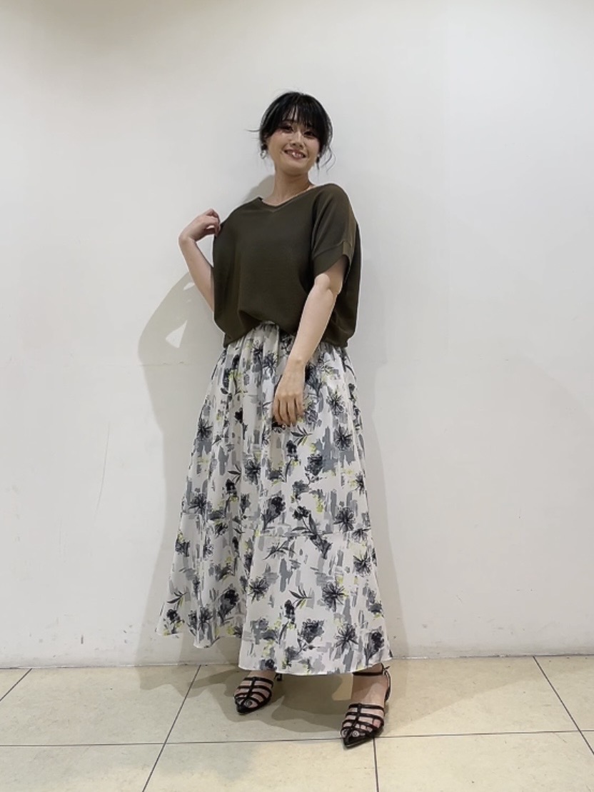 watanabeさんの「UNTITLED｜【11色展開/体型カバー】前後2WAYフレンチスリーブニット」を使ったコーディネート