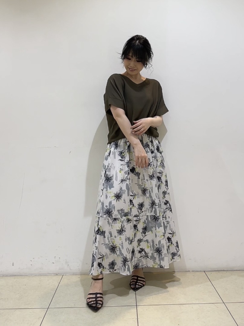 watanabeさんの「UNTITLED｜【11色展開/体型カバー】前後2WAYフレンチスリーブニット」を使ったコーディネート
