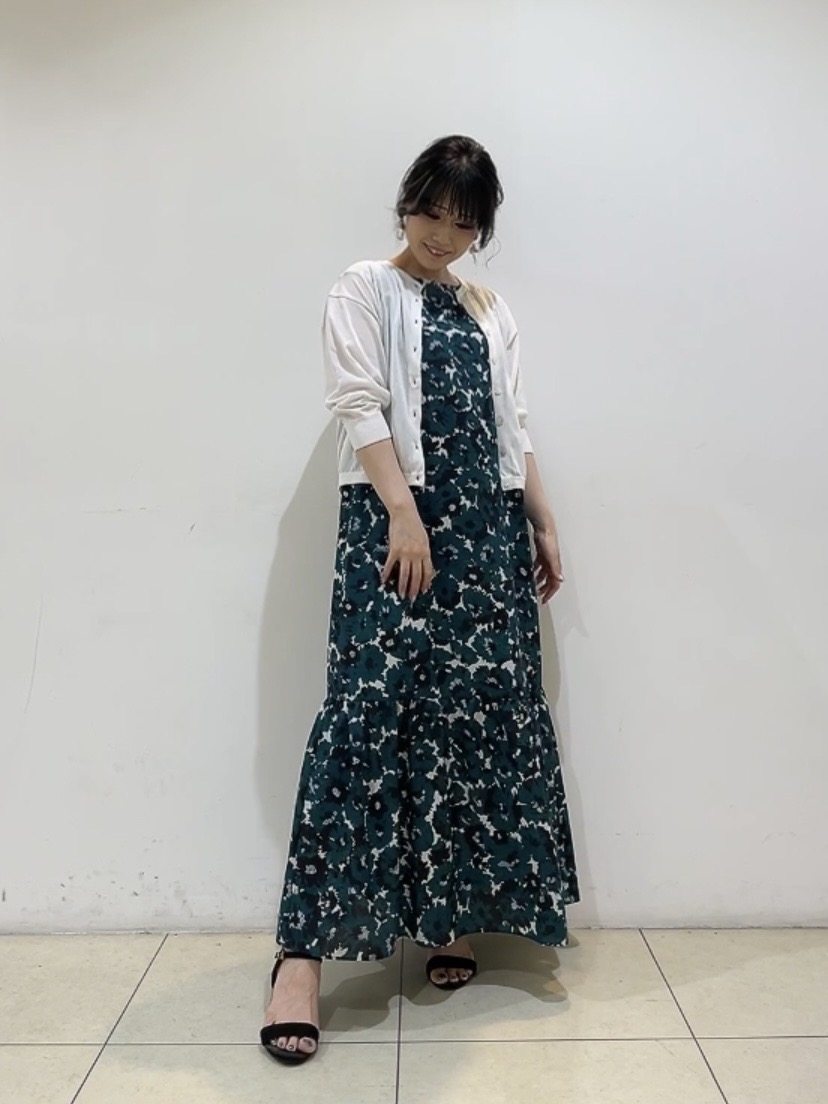 watanabeさんの「UNTITLED｜【洗える/日除け・冷房対策に】ハイゲージクルーネックカーディガン」を使ったコーディネート