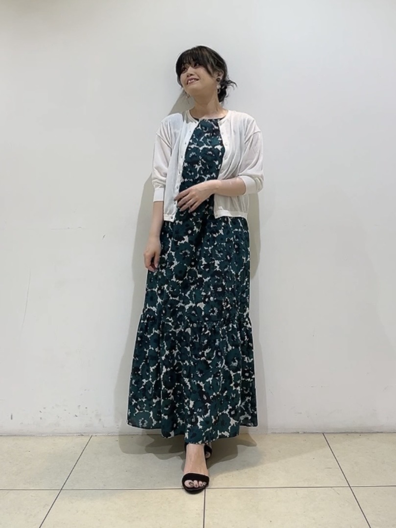 watanabeさんの「UNTITLED｜【洗える/日除け・冷房対策に】ハイゲージクルーネックカーディガン」を使ったコーディネート
