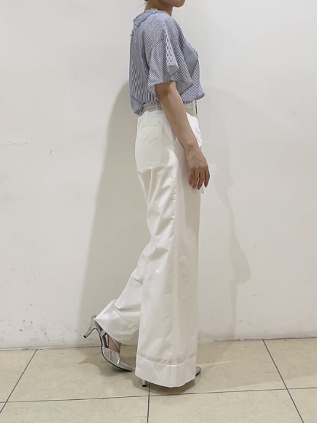 watanabeさんの「UNTITLED｜【接触冷感/通気性/洗える】Vネックフリルブラウス」を使ったコーディネート