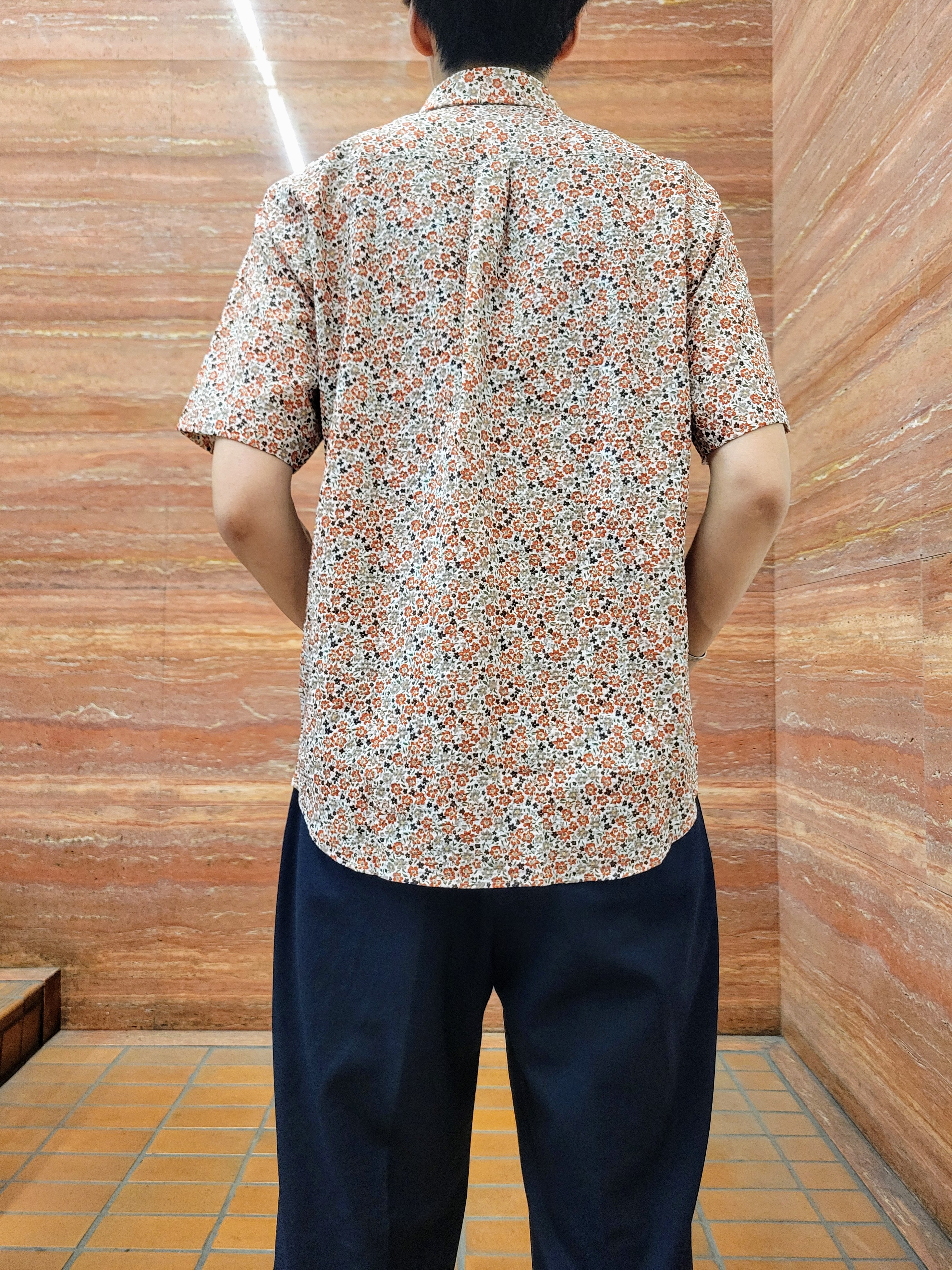 piroyaさんの「TAKEO KIKUCHI｜リップル小花シャツ」を使ったコーディネート