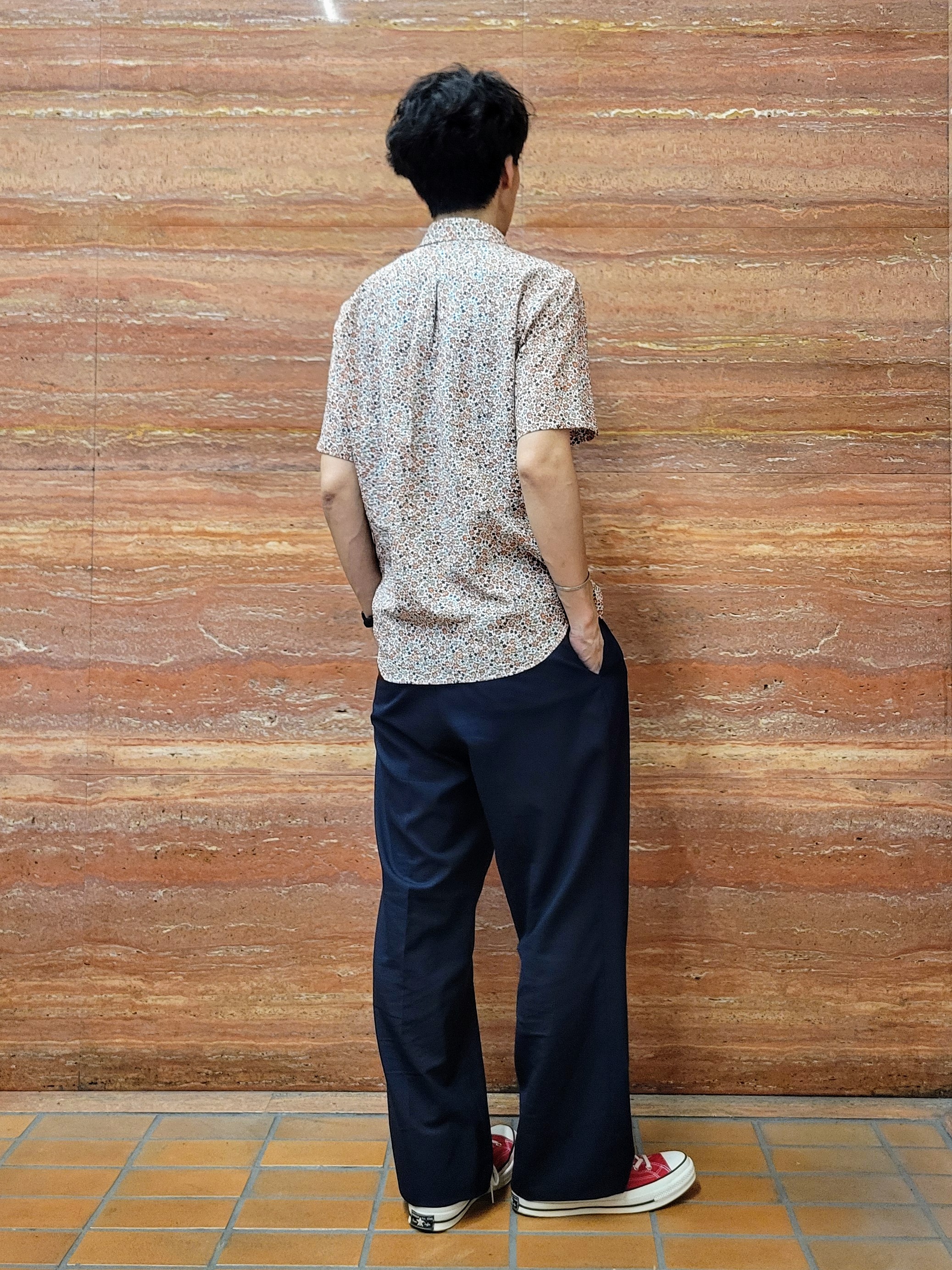 piroyaさんの「TAKEO KIKUCHI｜リップル小花シャツ」を使ったコーディネート